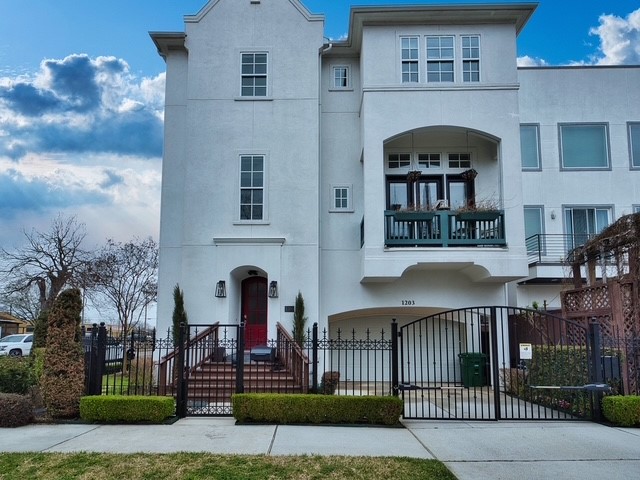 1203 E 28th Street Property Photo