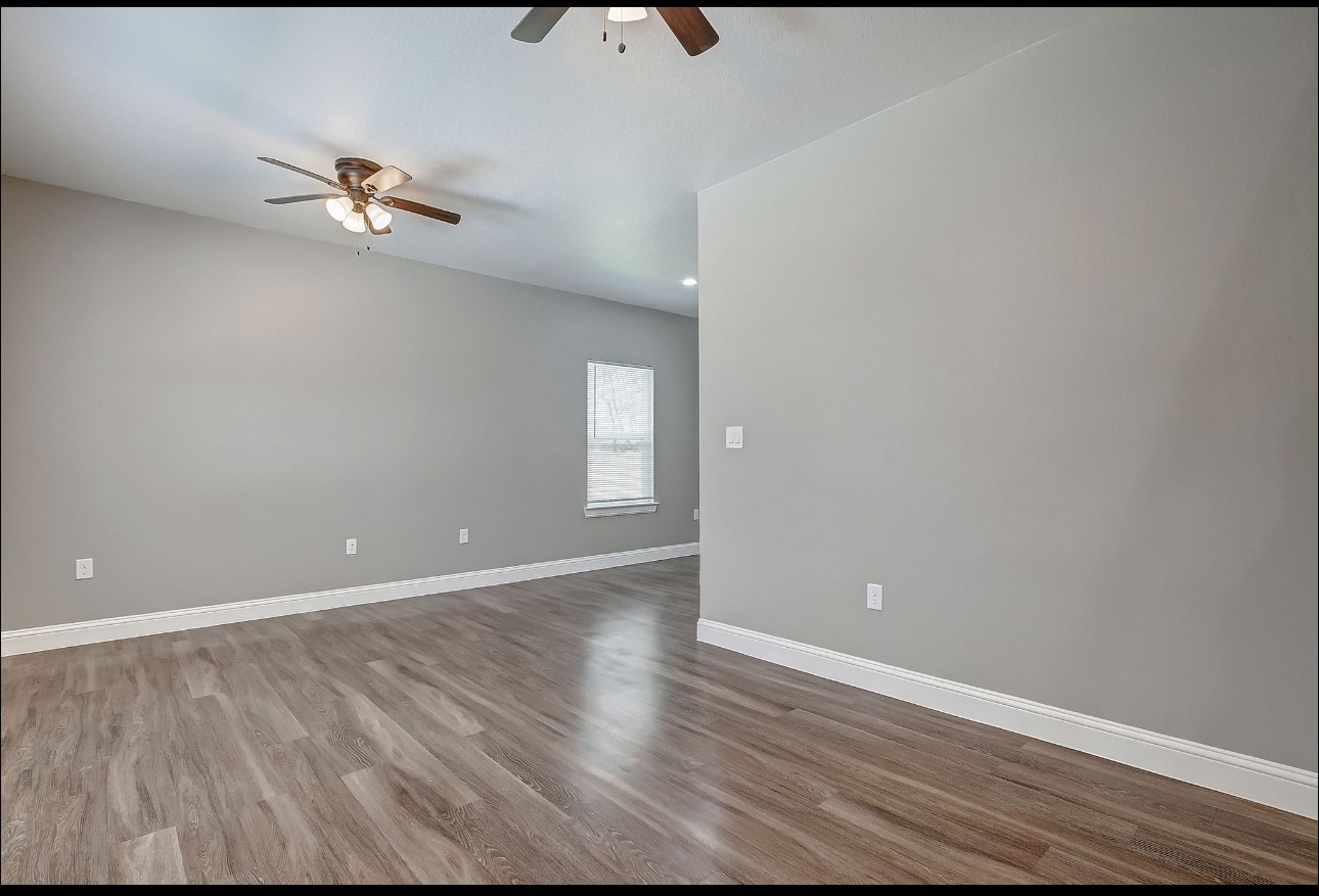 2402 Spence Street B Property Photo 3