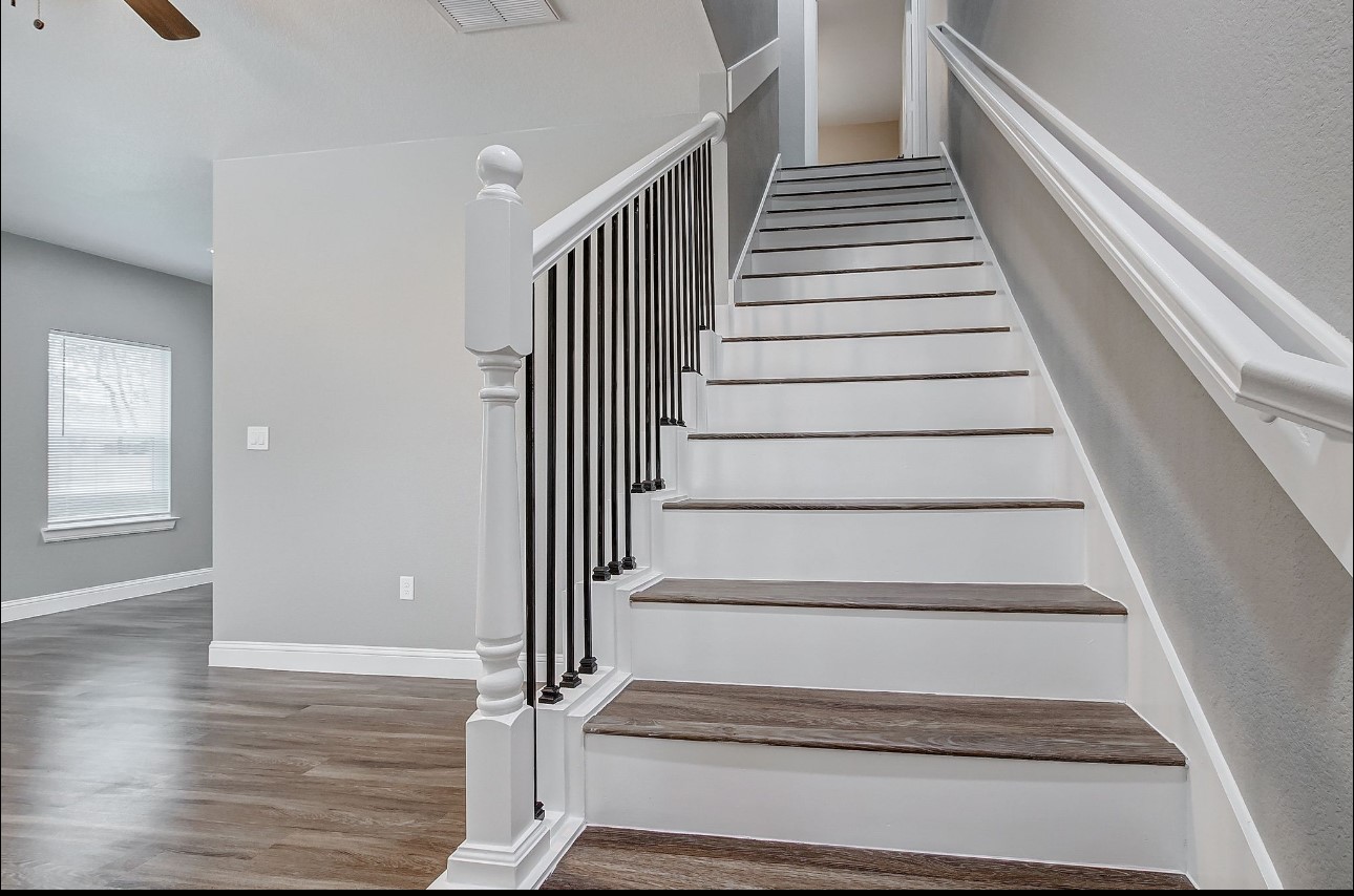 2402 Spence Street B Property Photo 6