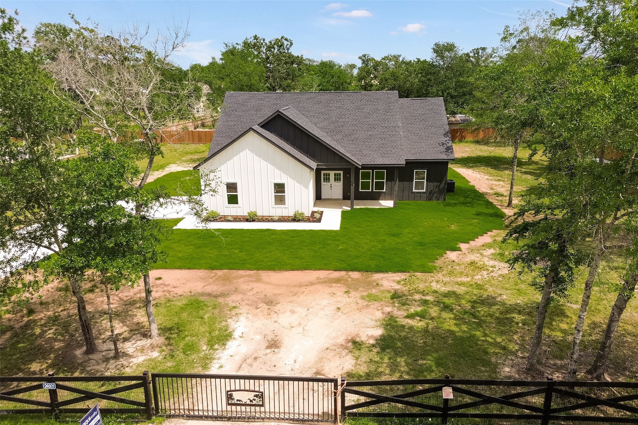 24601 Tipperary Street Property Photo
