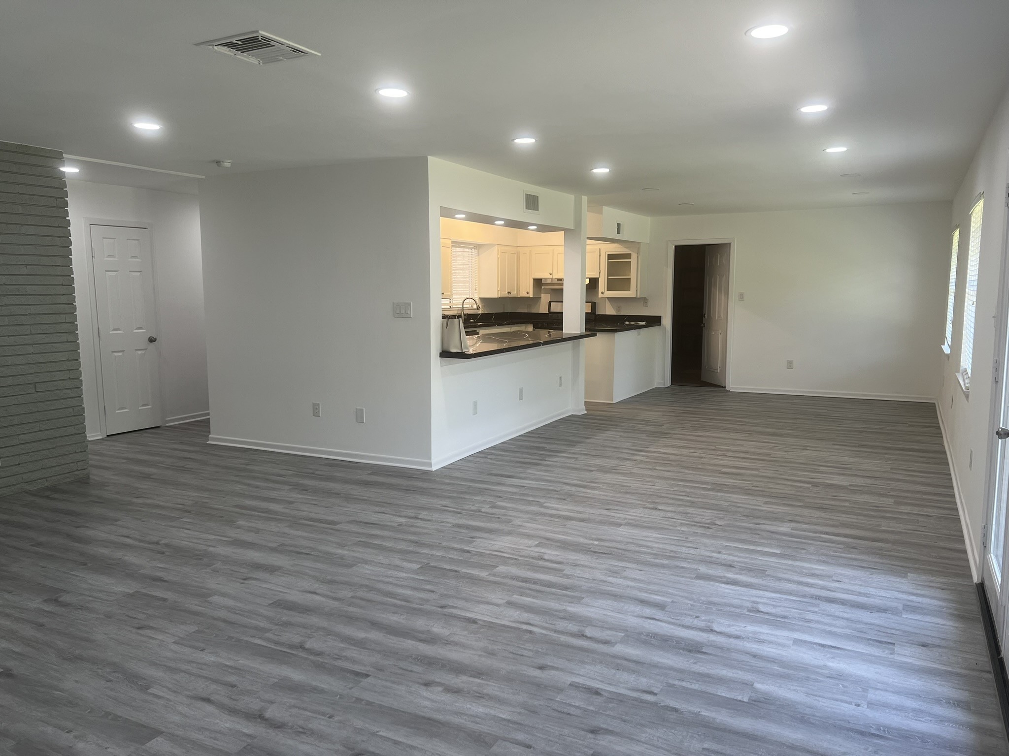 9007 Dunlap Street Property Photo 2