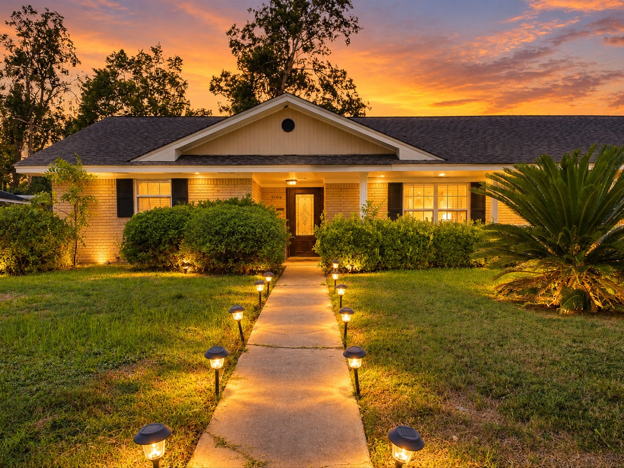 2104 French Place Property Photo 1