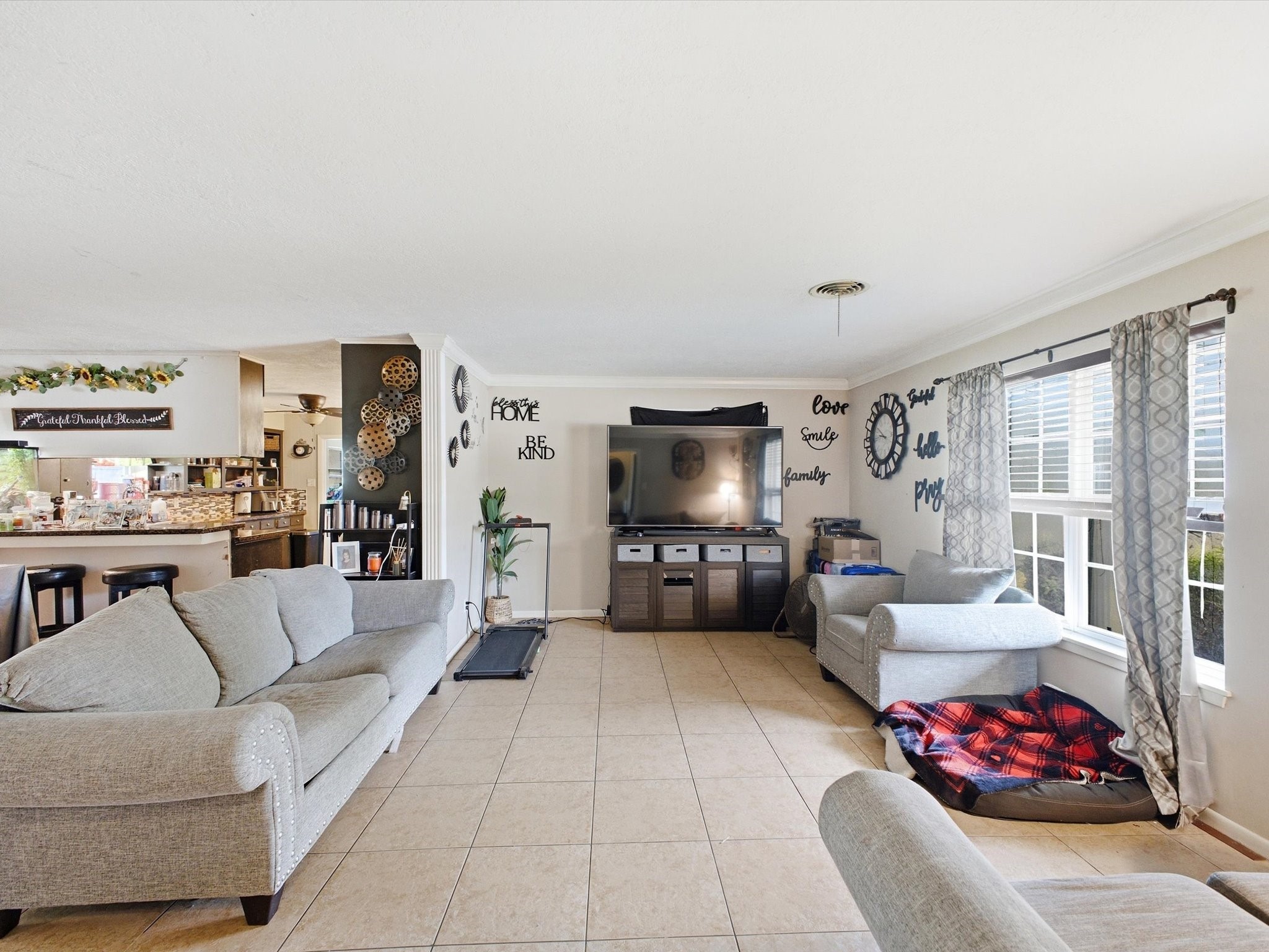 2104 French Place Property Photo 3