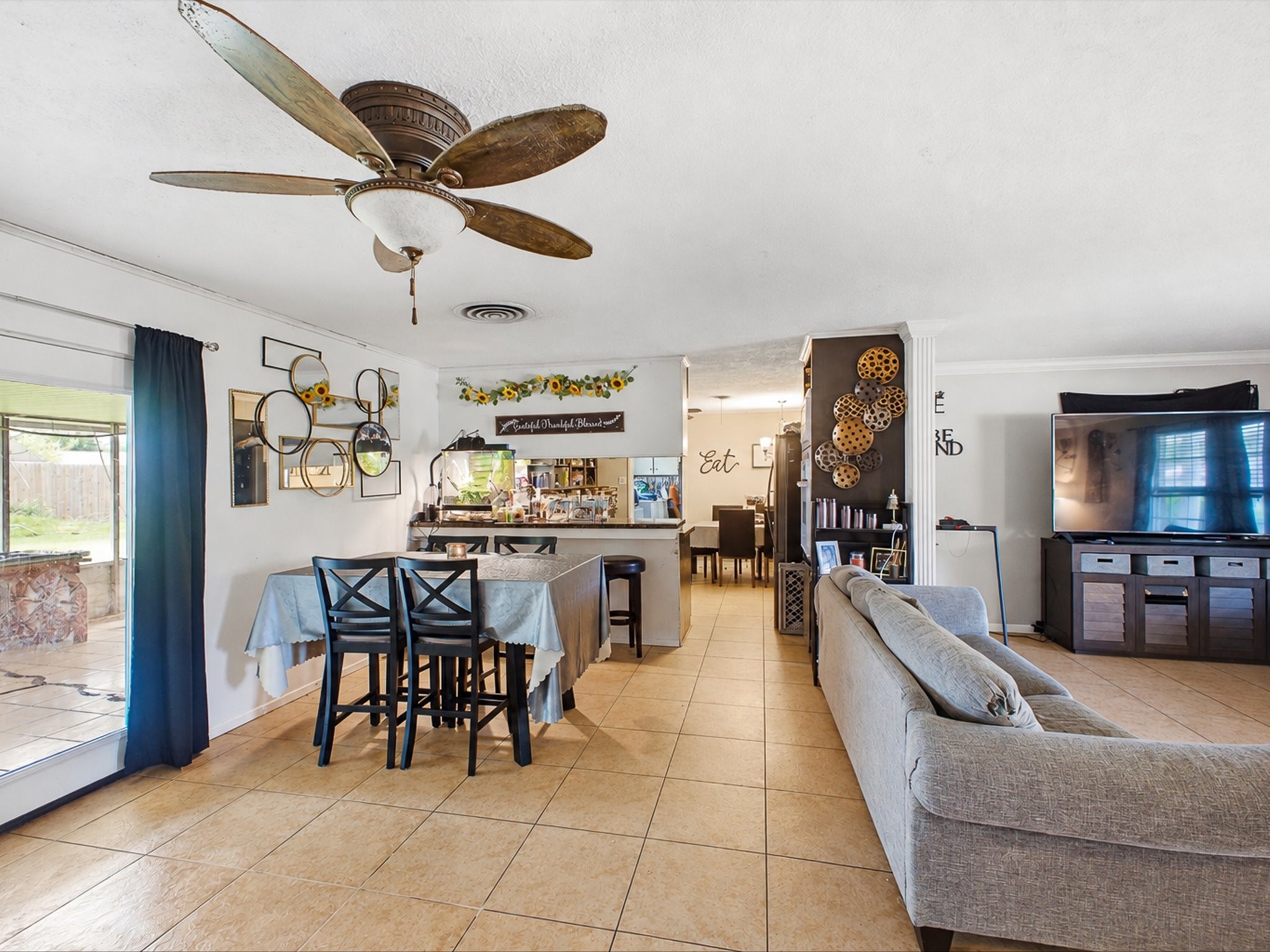2104 French Place Property Photo 4
