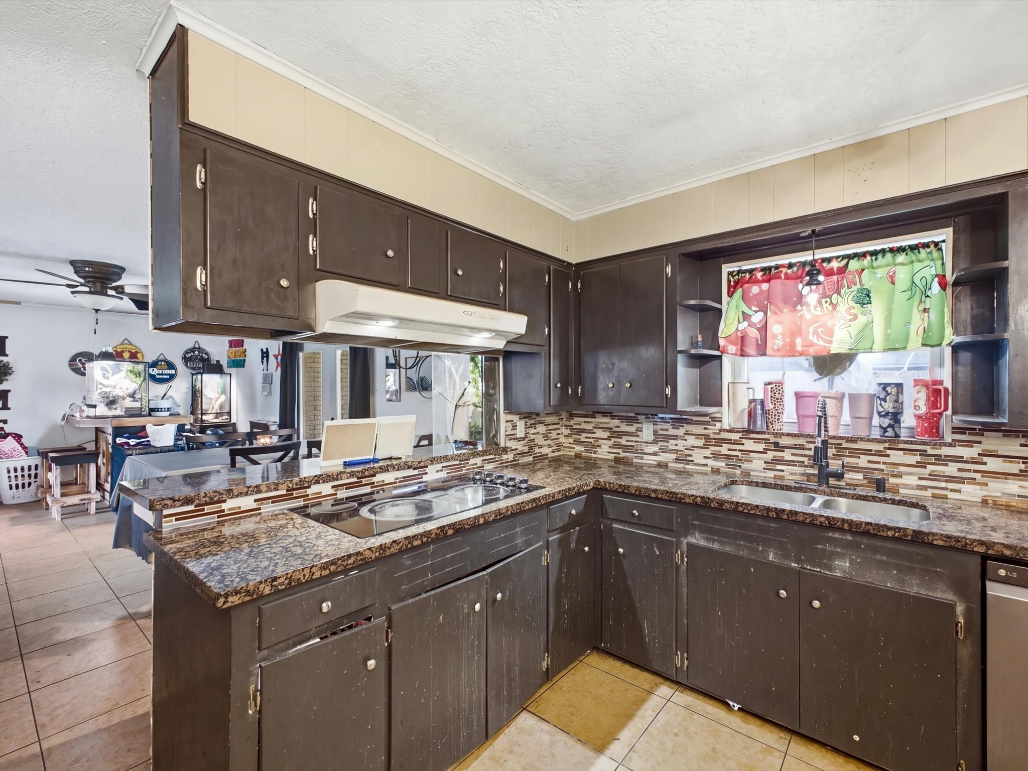 2104 French Place Property Photo 8