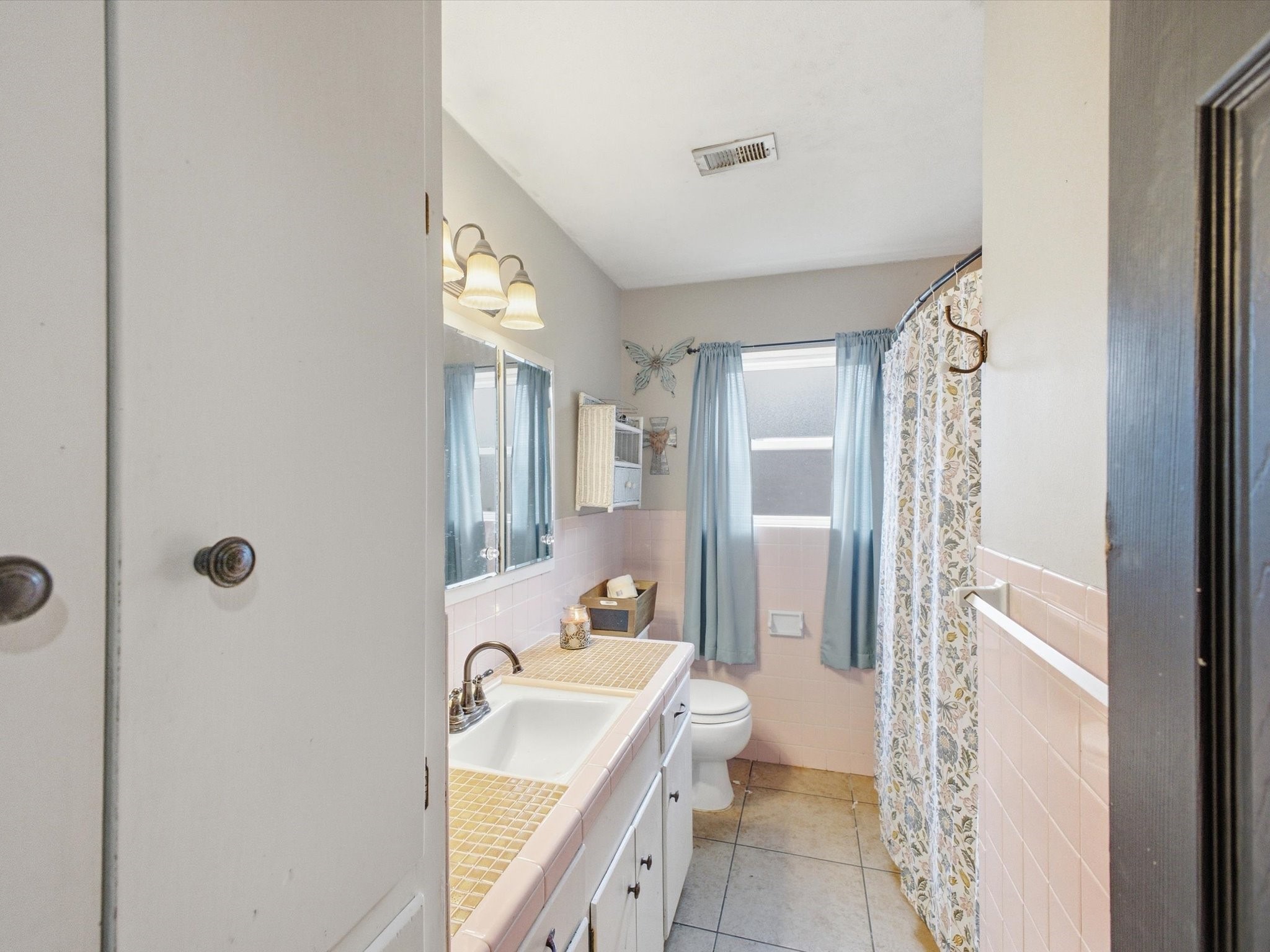 2104 French Place Property Photo 10