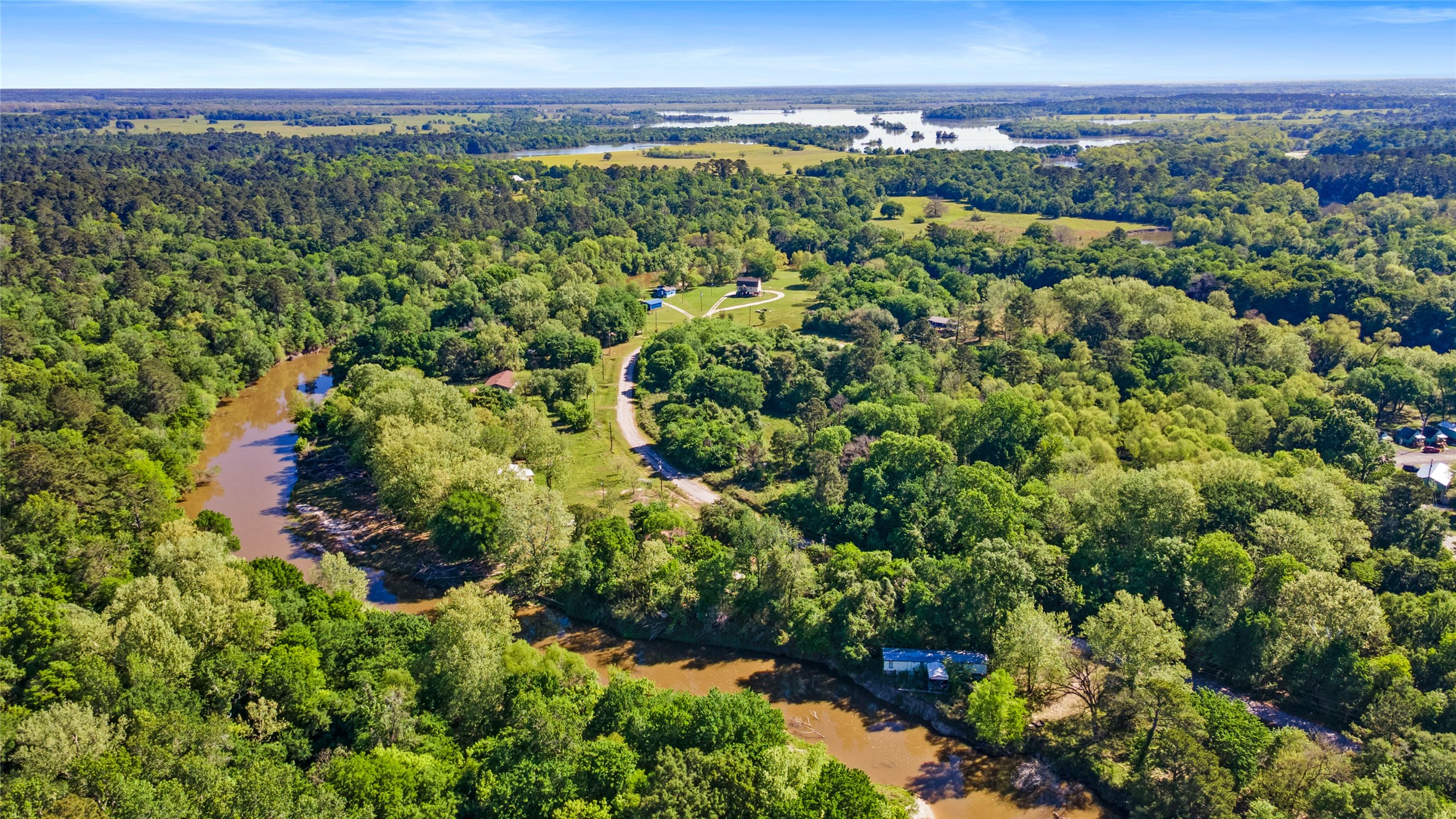 209 Fishermans Trail Property Photo 3