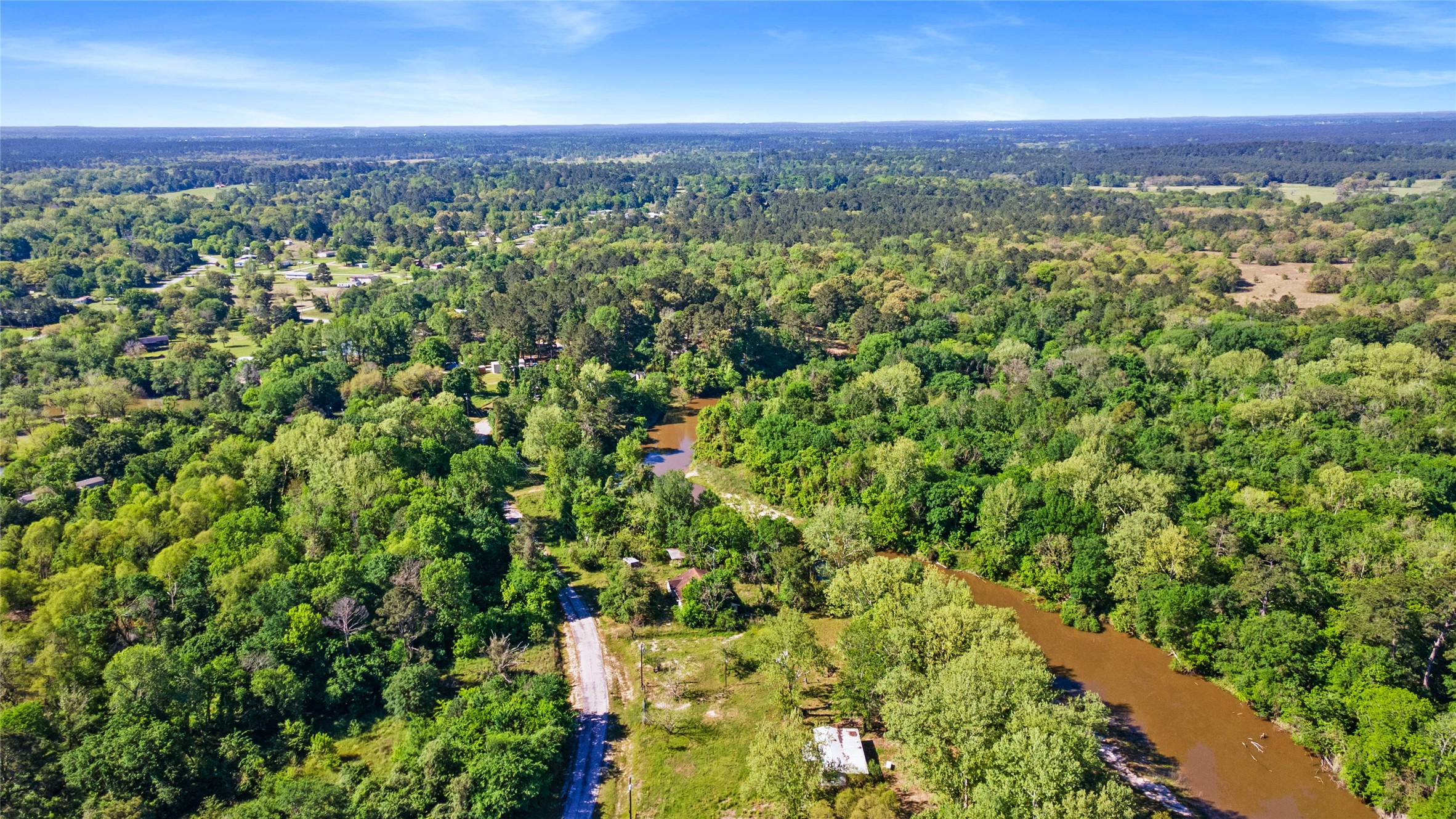 209 Fishermans Trail Property Photo 4