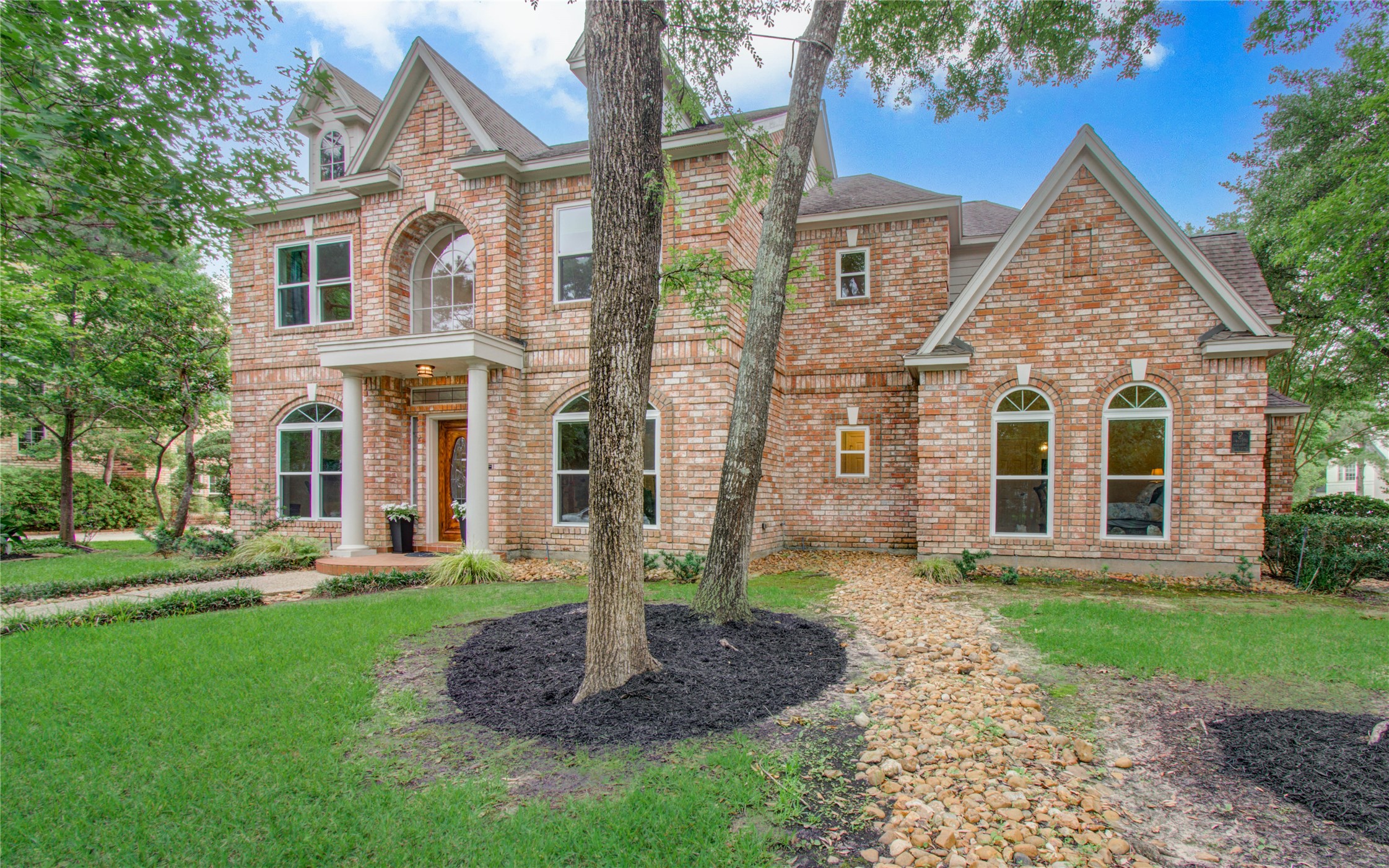 2 English Glade Court Property Photo 4