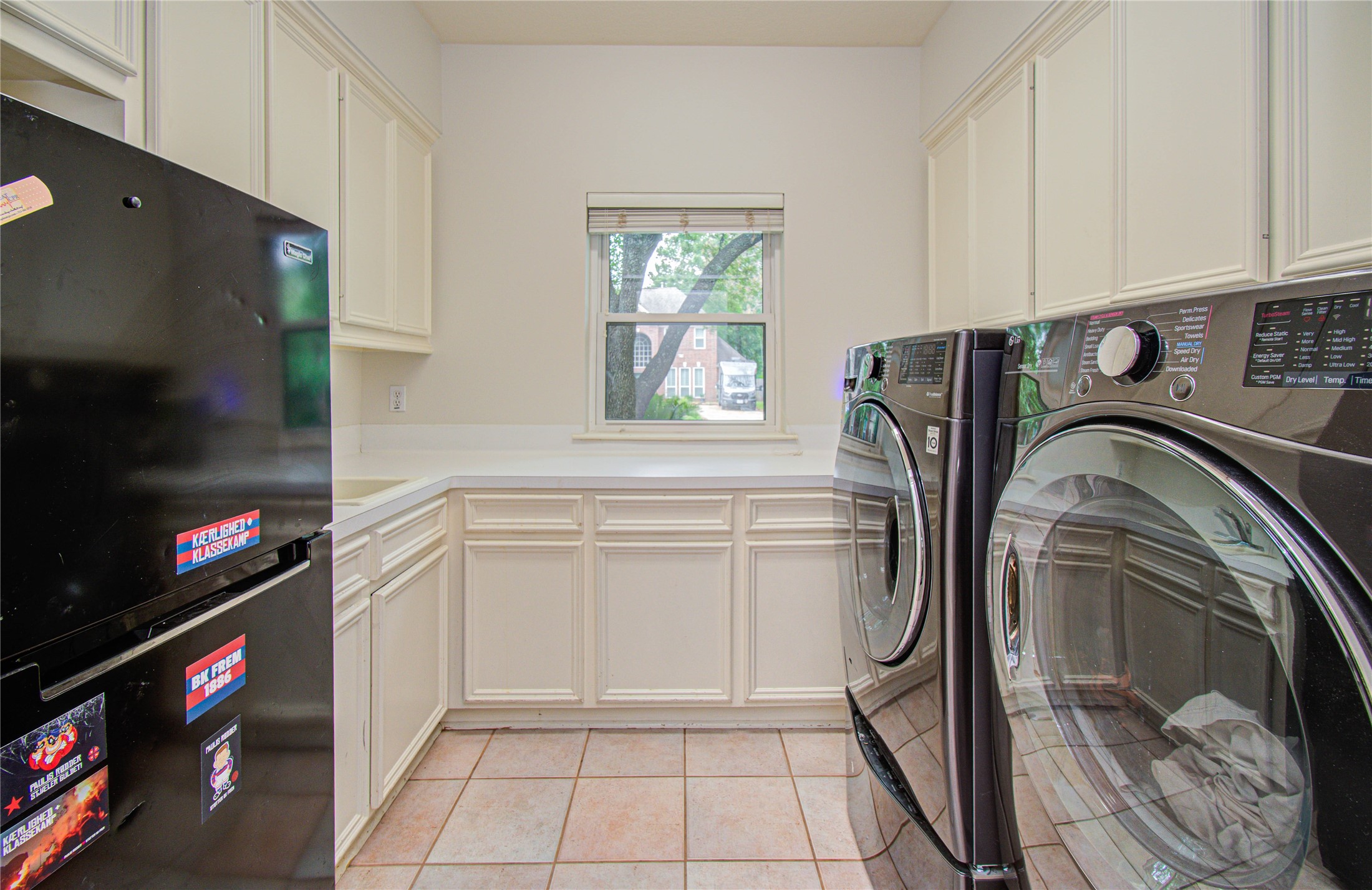 2 English Glade Court Property Photo 23