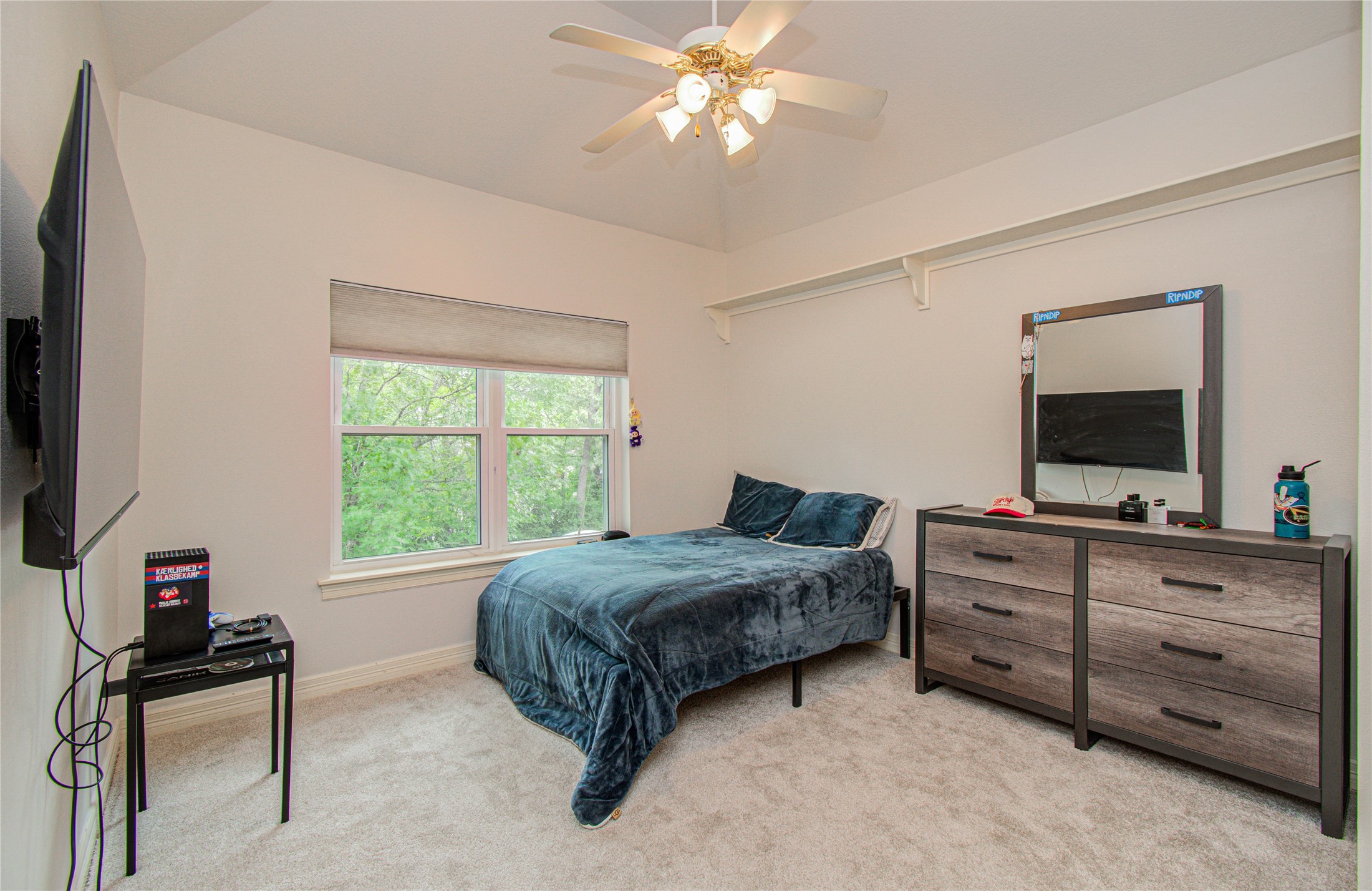 2 English Glade Court Property Photo 37