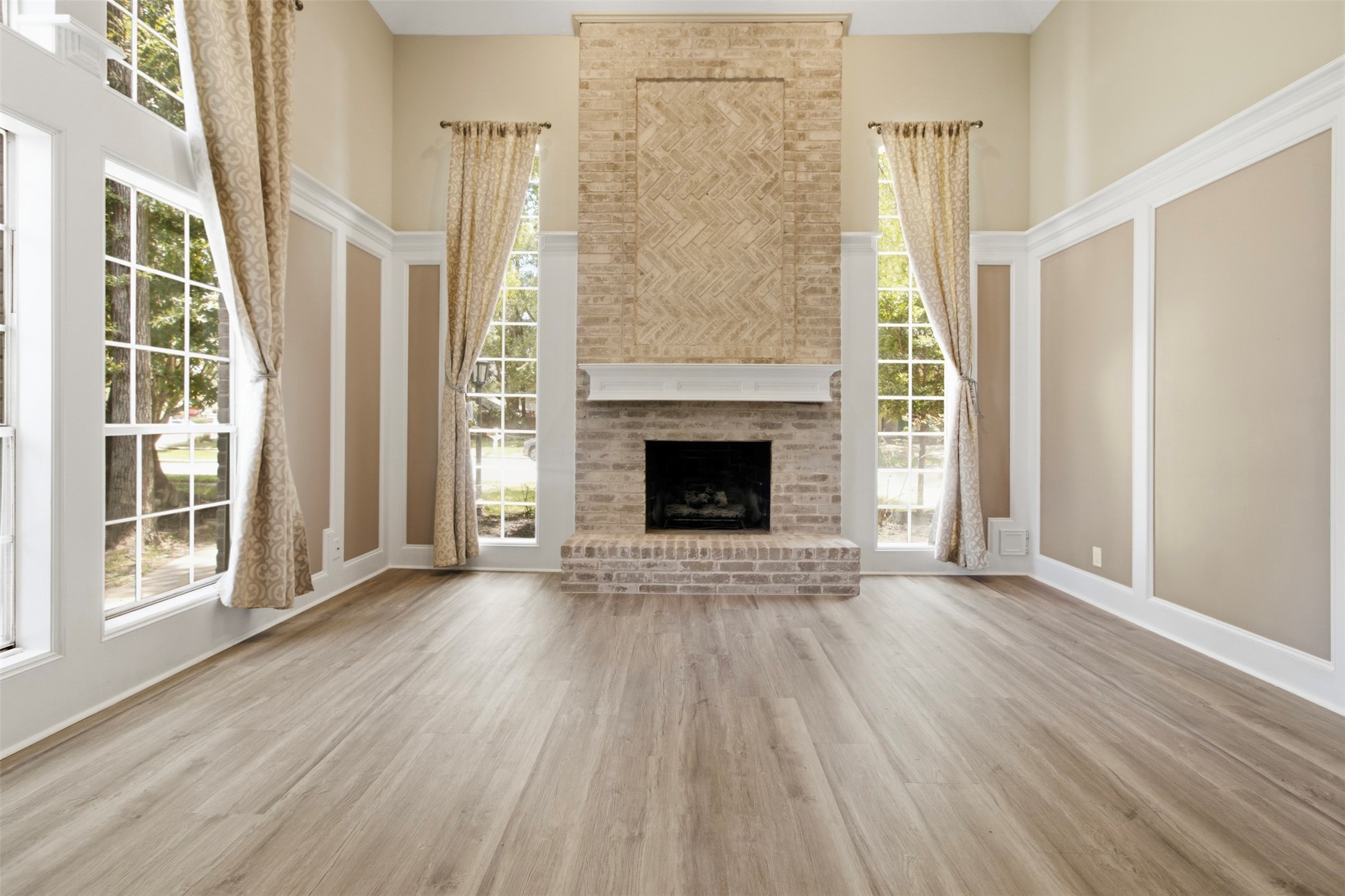 15211 River Park Drive Property Photo 7