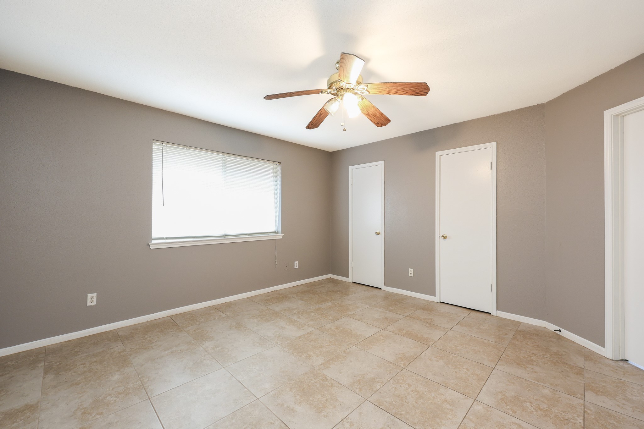 2306 Old Oak Lane Property Photo 11