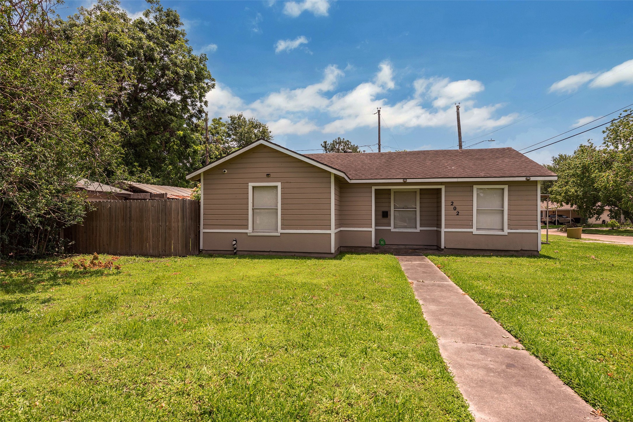 202 Norview Drive Property Photo 1