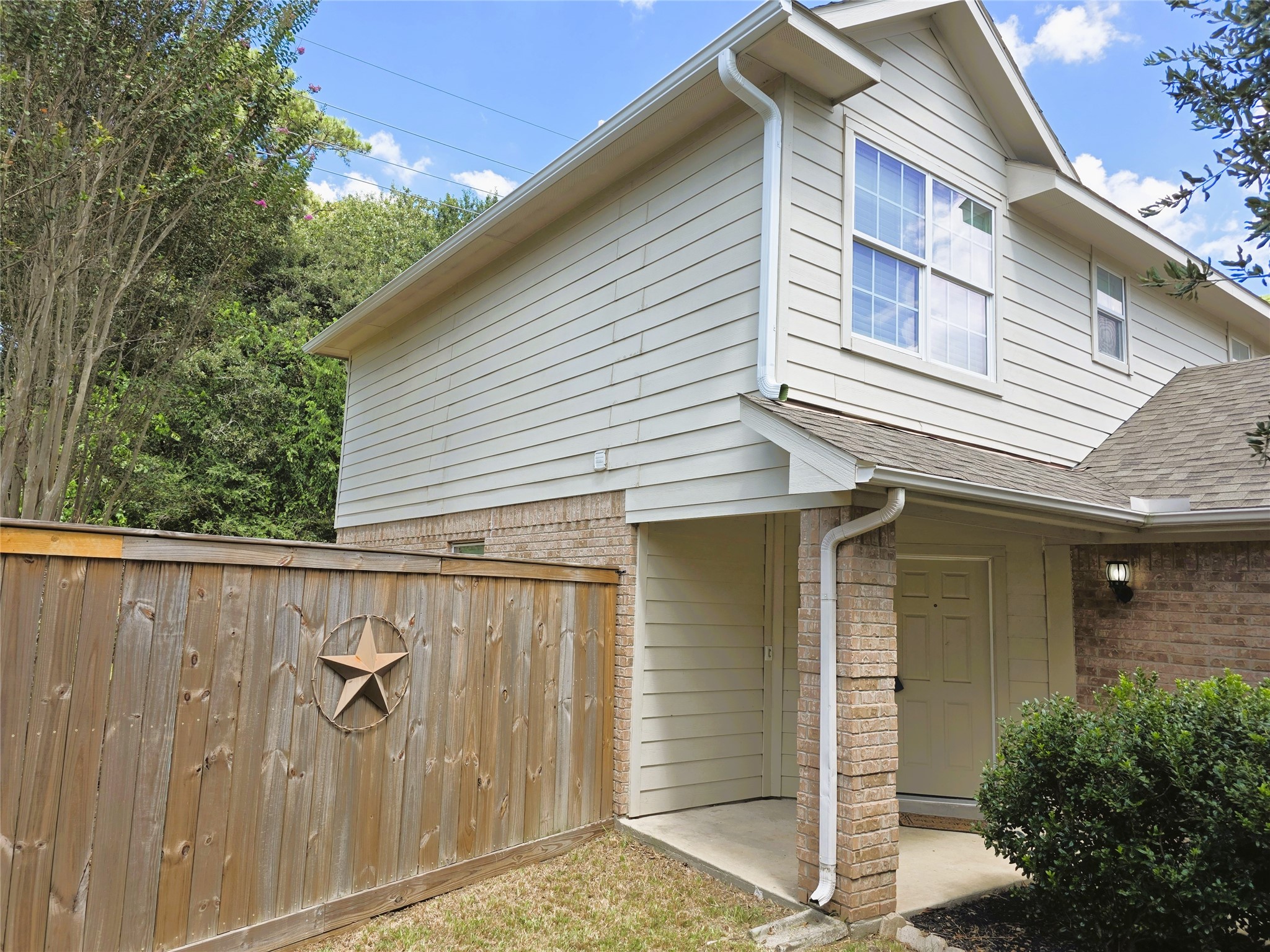 2507 Cypress Island Drive Property Photo 2