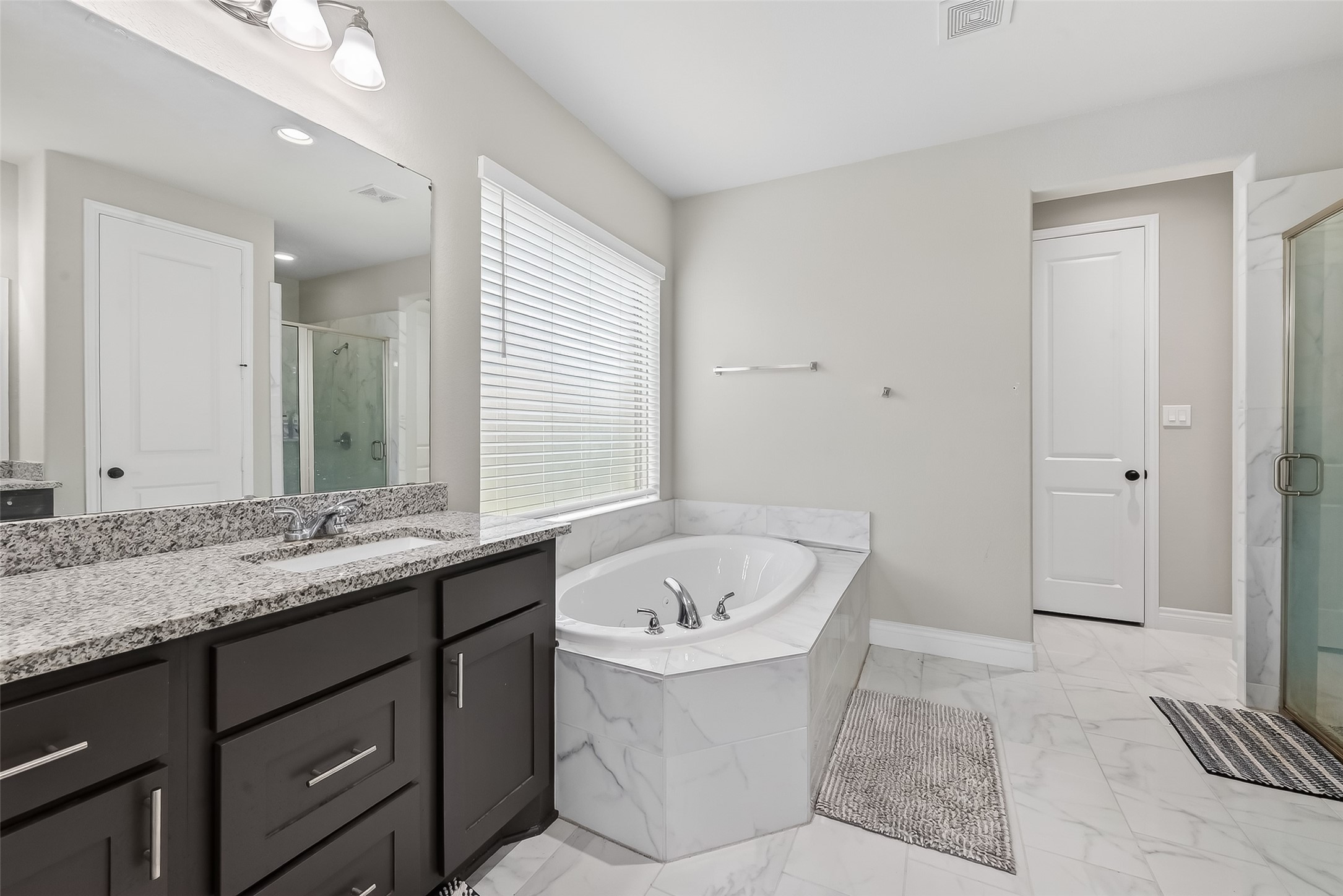 1806 Hackberry Heights Drive Property Photo 36