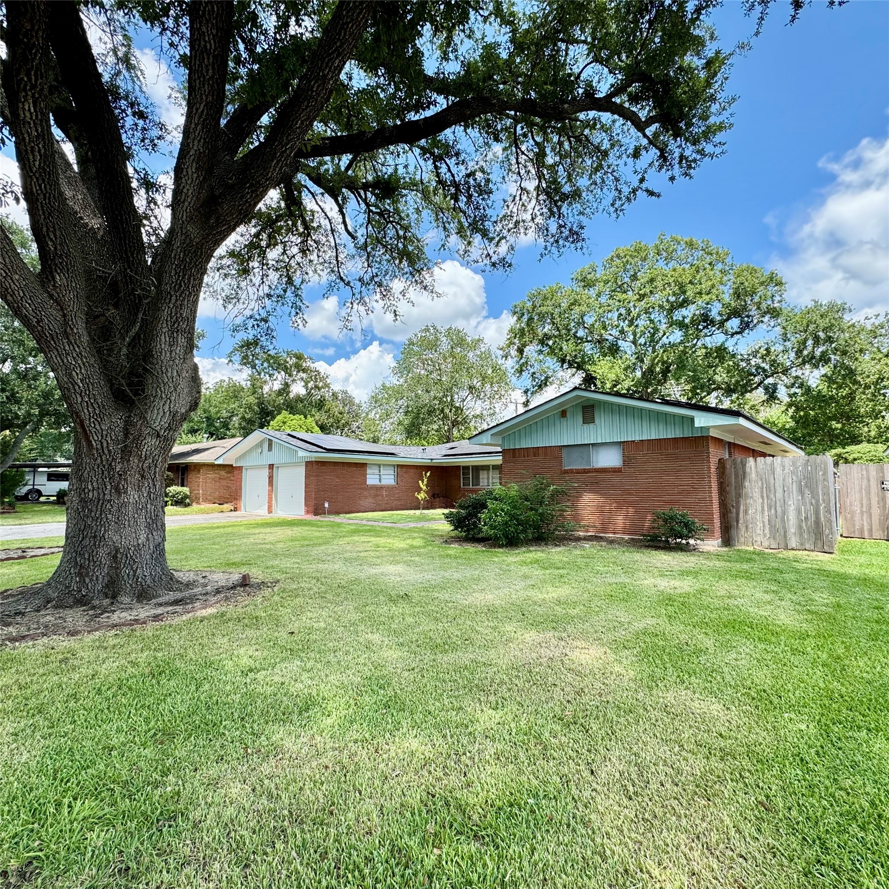1701 Gillette Street Property Photo 1