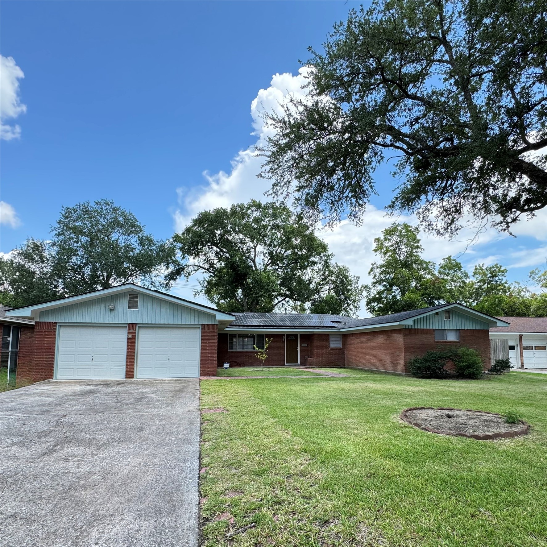 1701 Gillette Street Property Photo 2