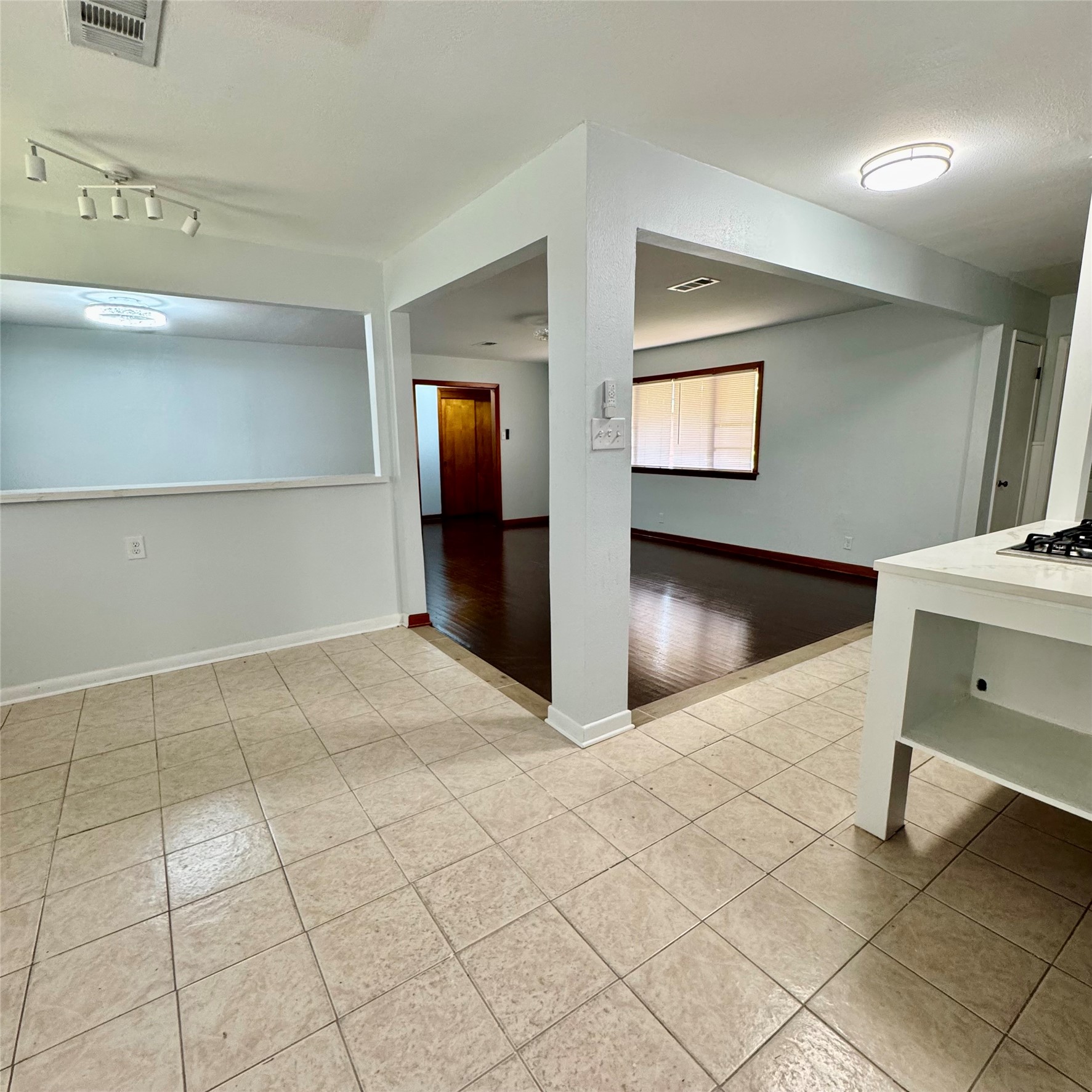 1701 Gillette Street Property Photo 3