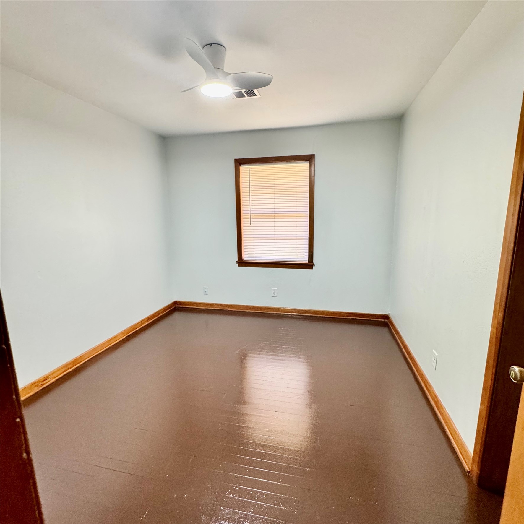 1701 Gillette Street Property Photo 11