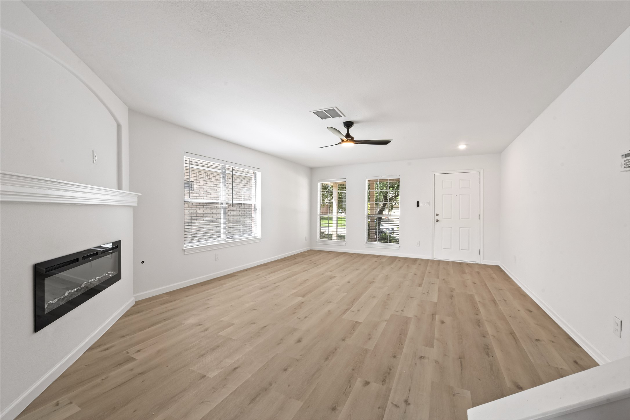 22511 Sweetglen Court Property Photo 4