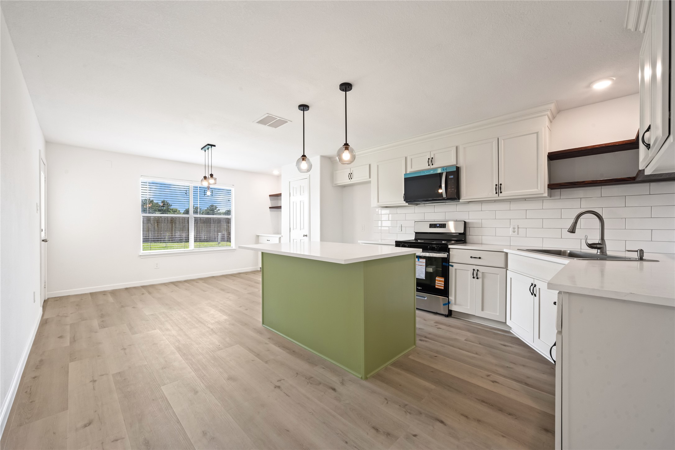 22511 Sweetglen Court Property Photo 7
