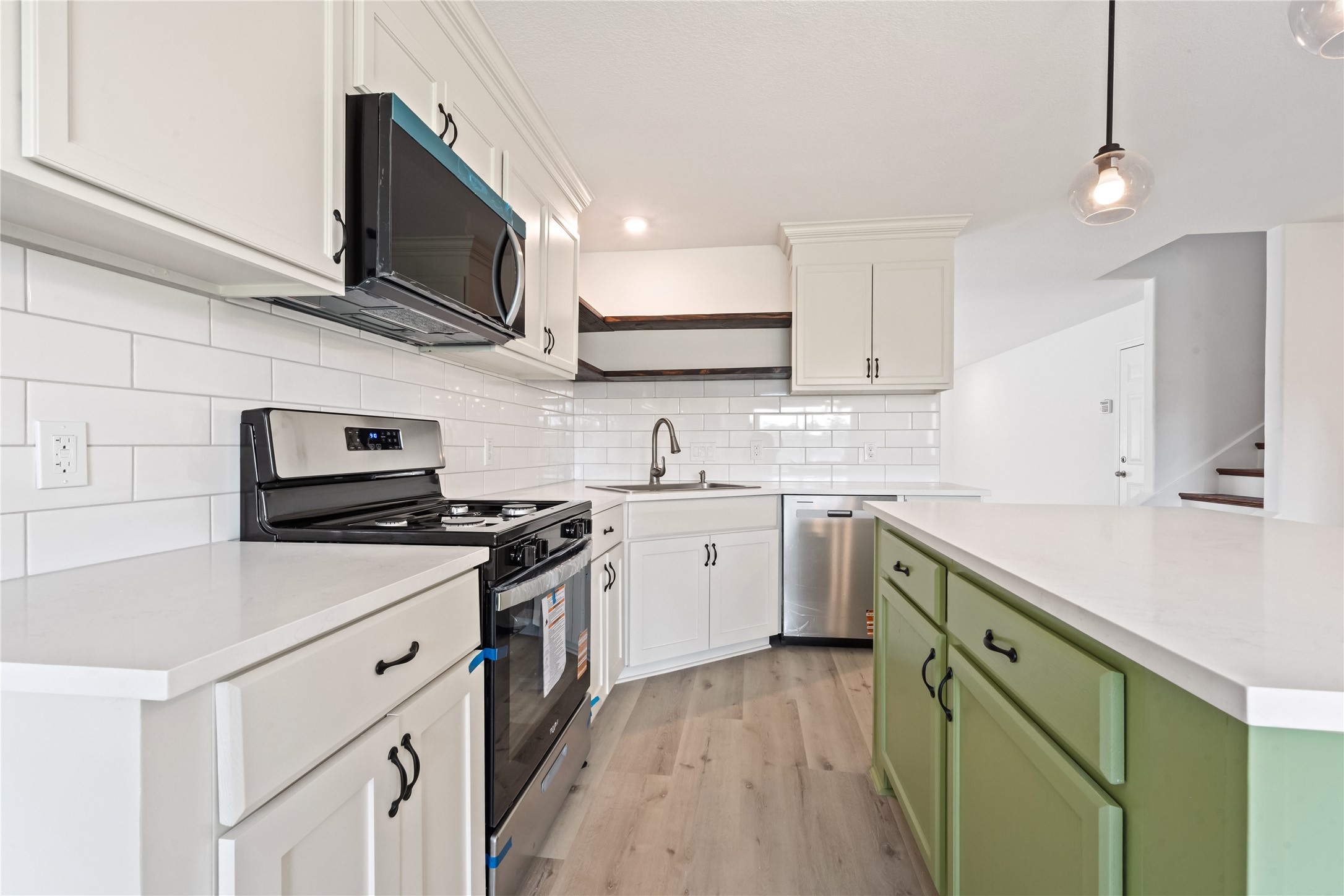 22511 Sweetglen Court Property Photo 8