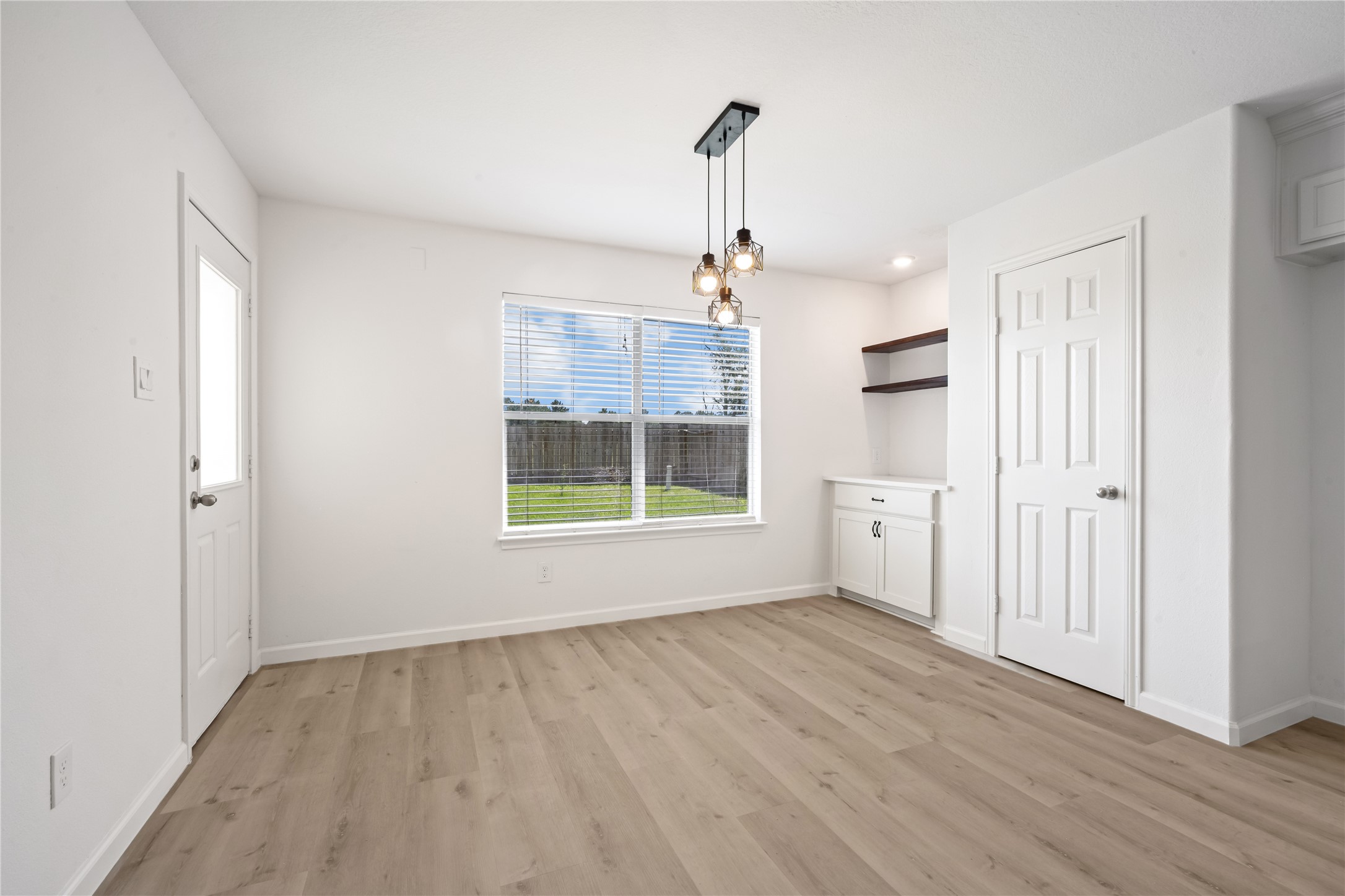 22511 Sweetglen Court Property Photo 9