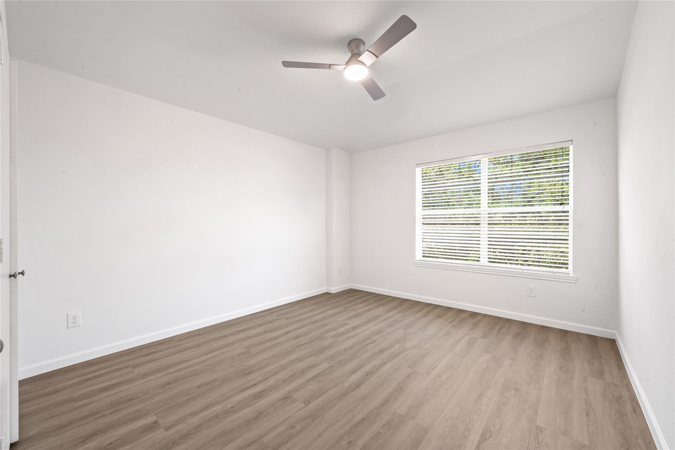 22511 Sweetglen Court Property Photo 26