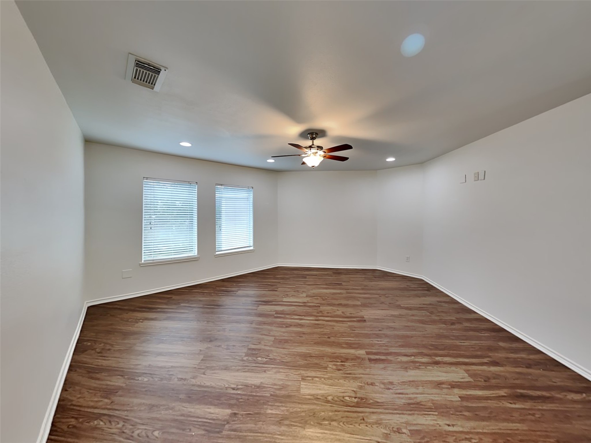 15818 Shoreline Terrace Drive Property Photo 10