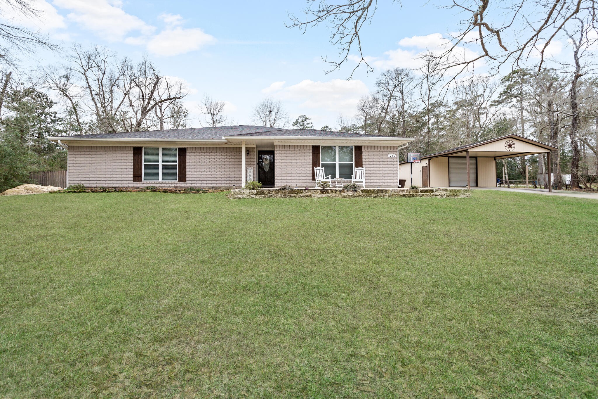 1240 Hillside Lane Property Photo