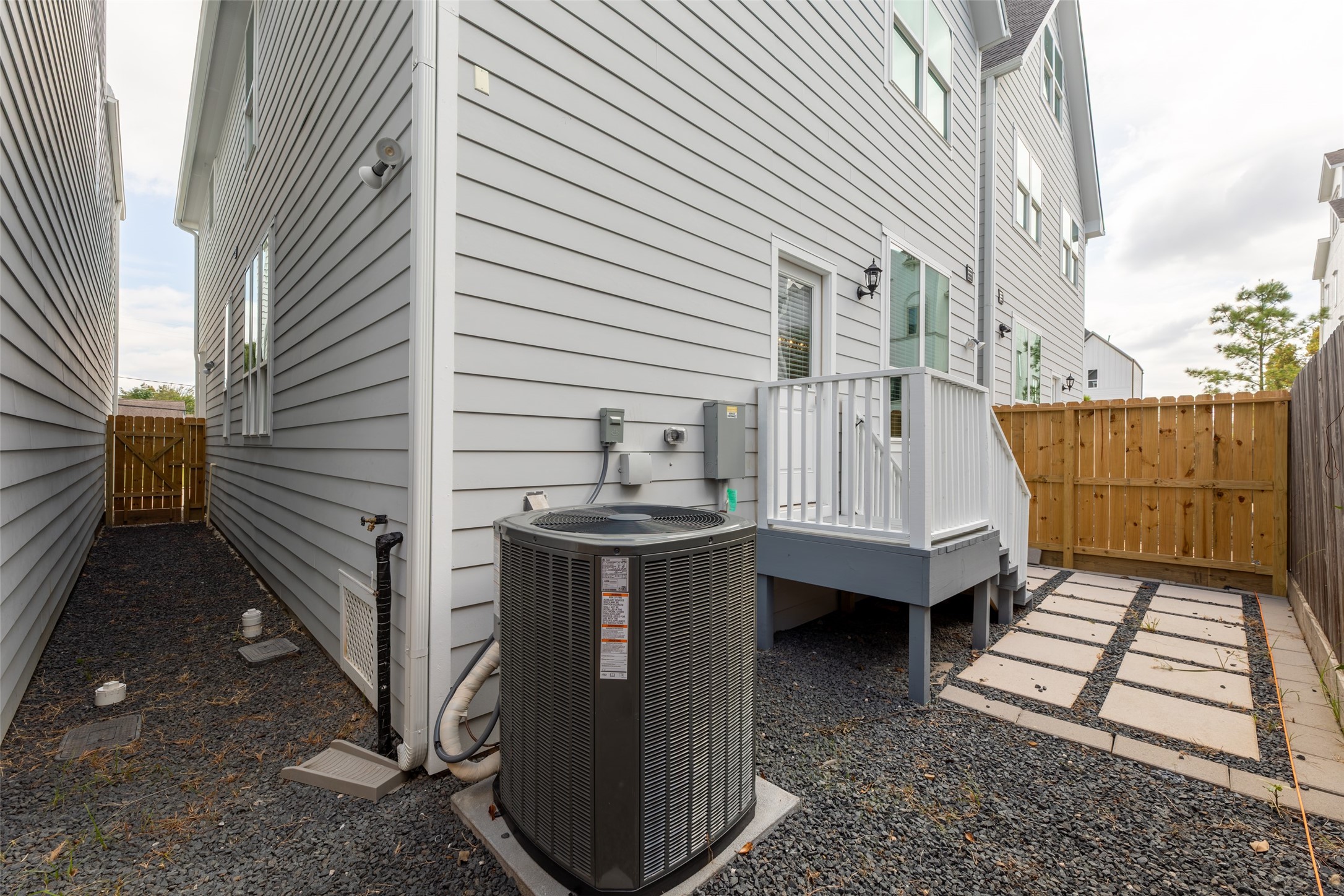 1805 Palmetto Landing Drive Property Photo 2