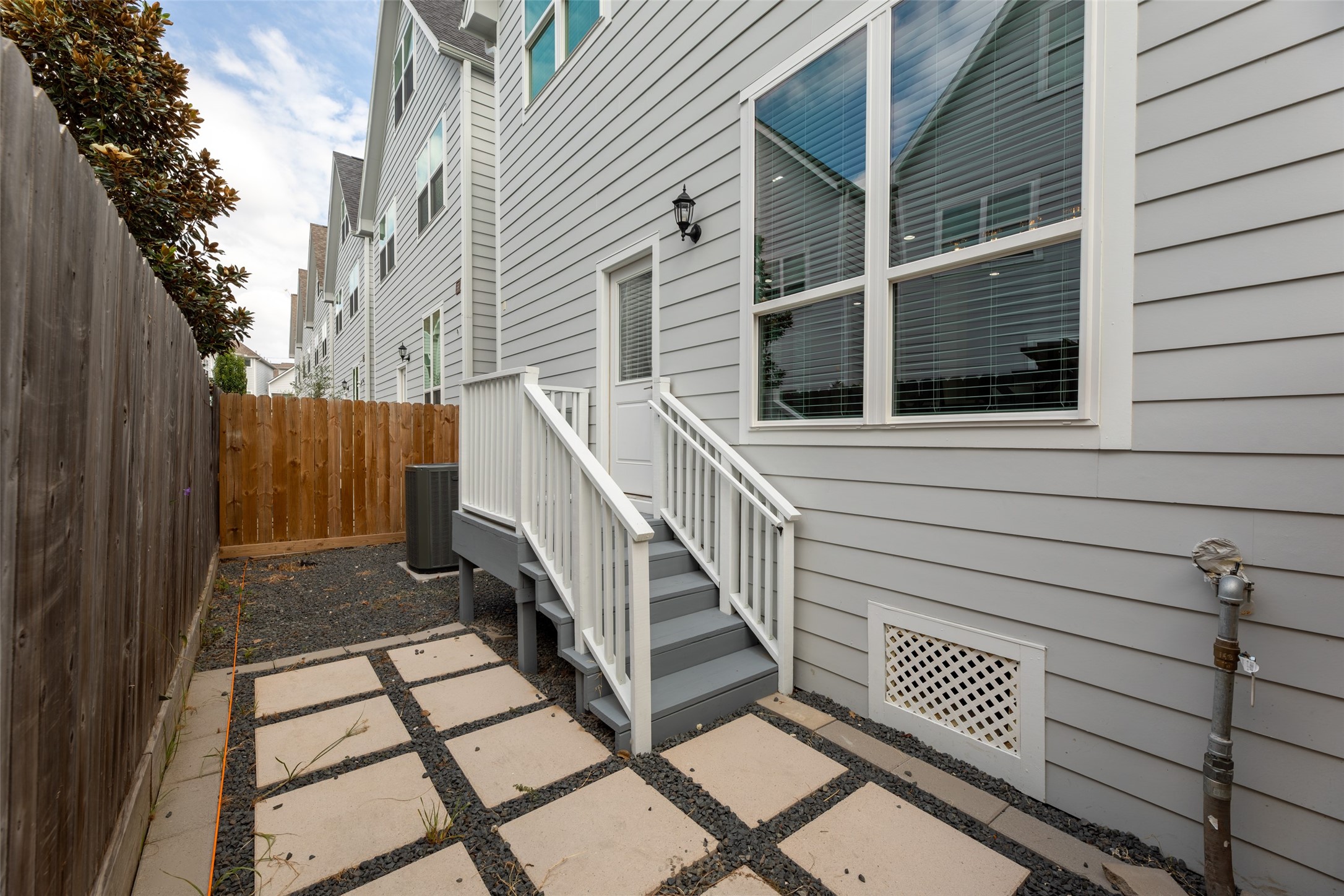 1805 Palmetto Landing Drive Property Photo 3
