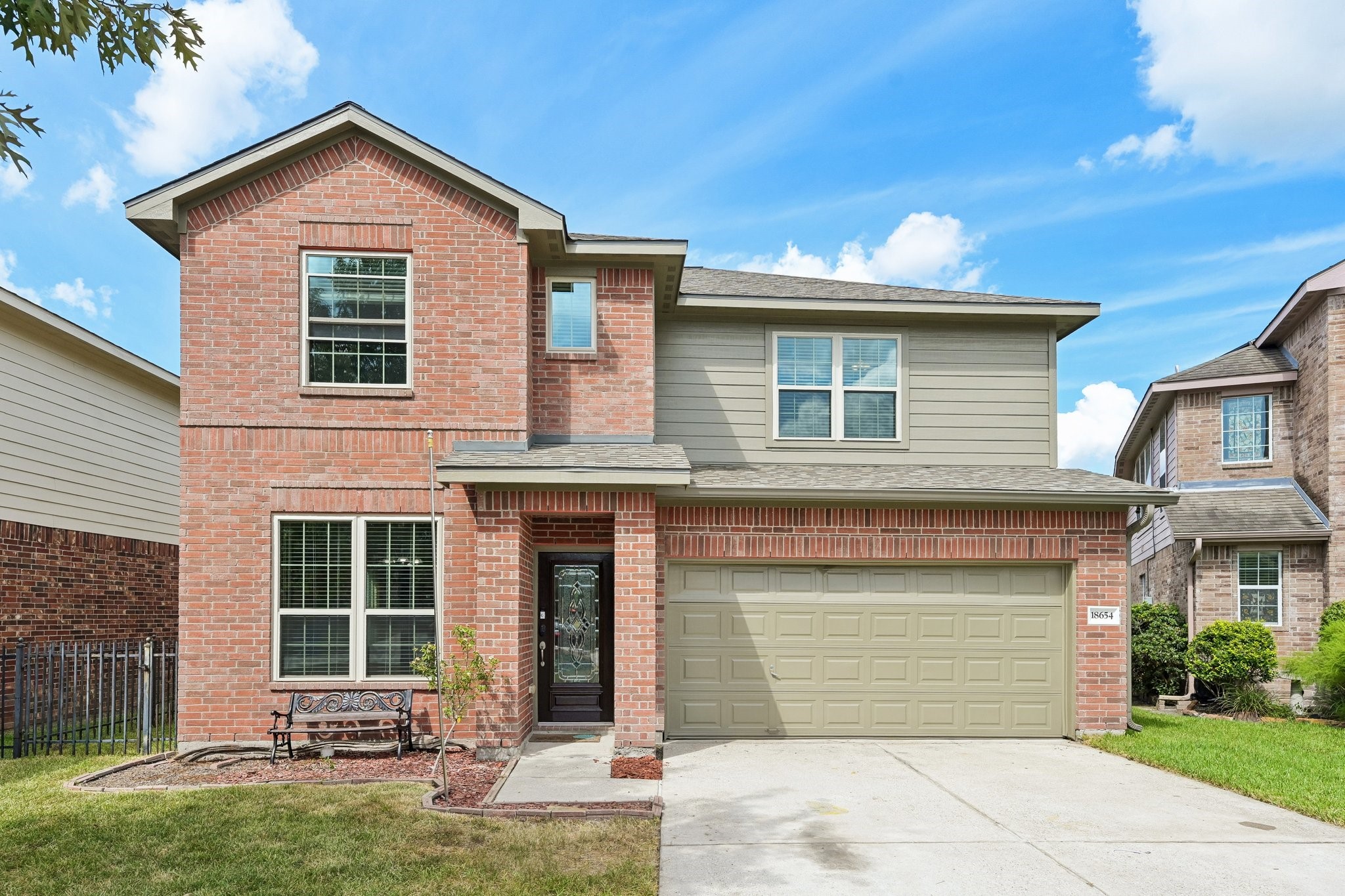 18654 Walden Glen Circle Property Photo 1