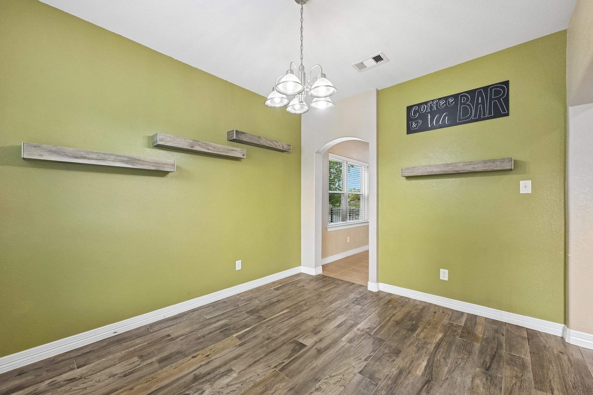 18654 Walden Glen Circle Property Photo 4