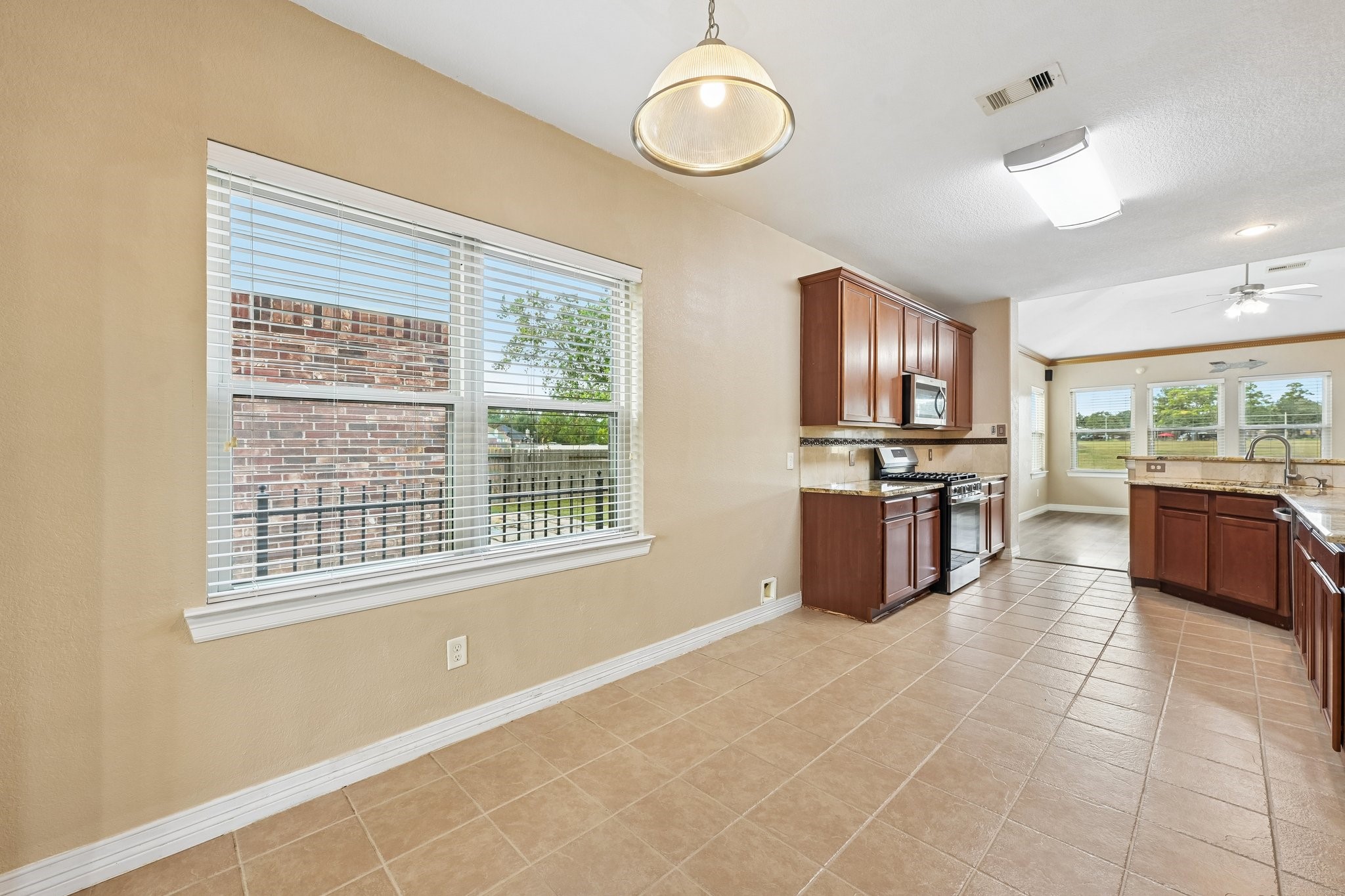 18654 Walden Glen Circle Property Photo 8
