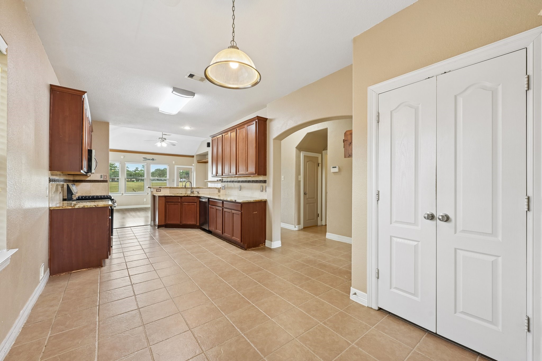 18654 Walden Glen Circle Property Photo 9