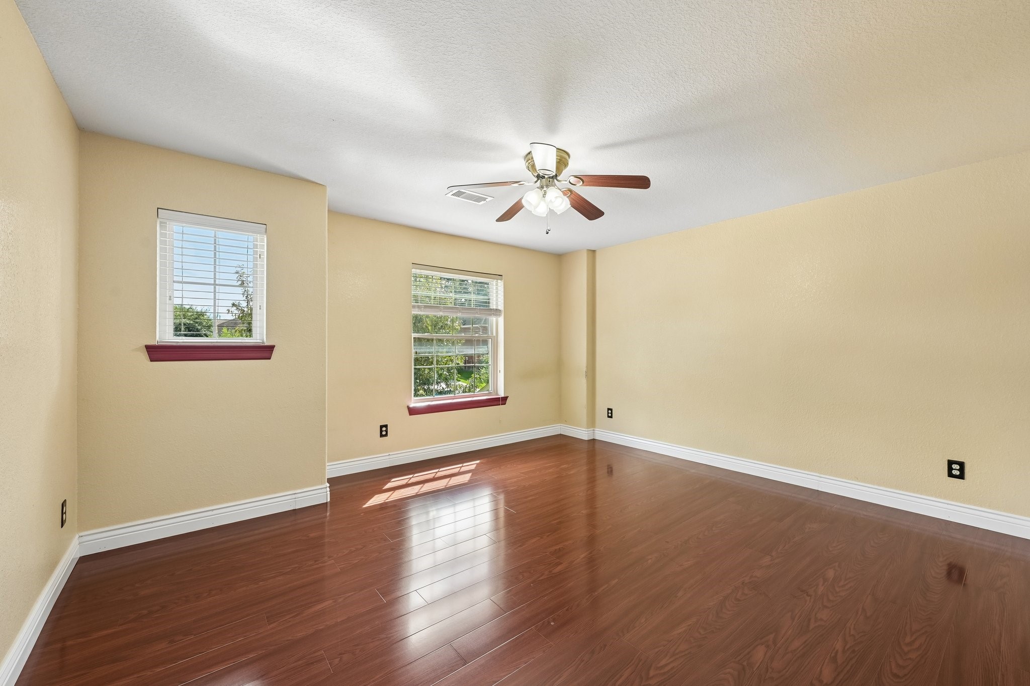 18654 Walden Glen Circle Property Photo 13