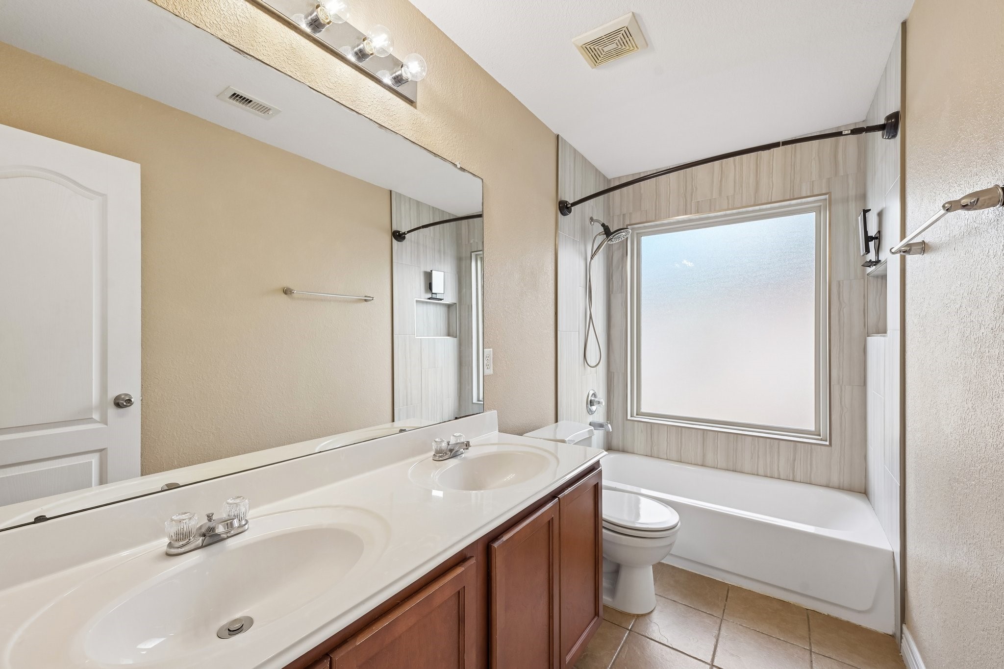 18654 Walden Glen Circle Property Photo 14