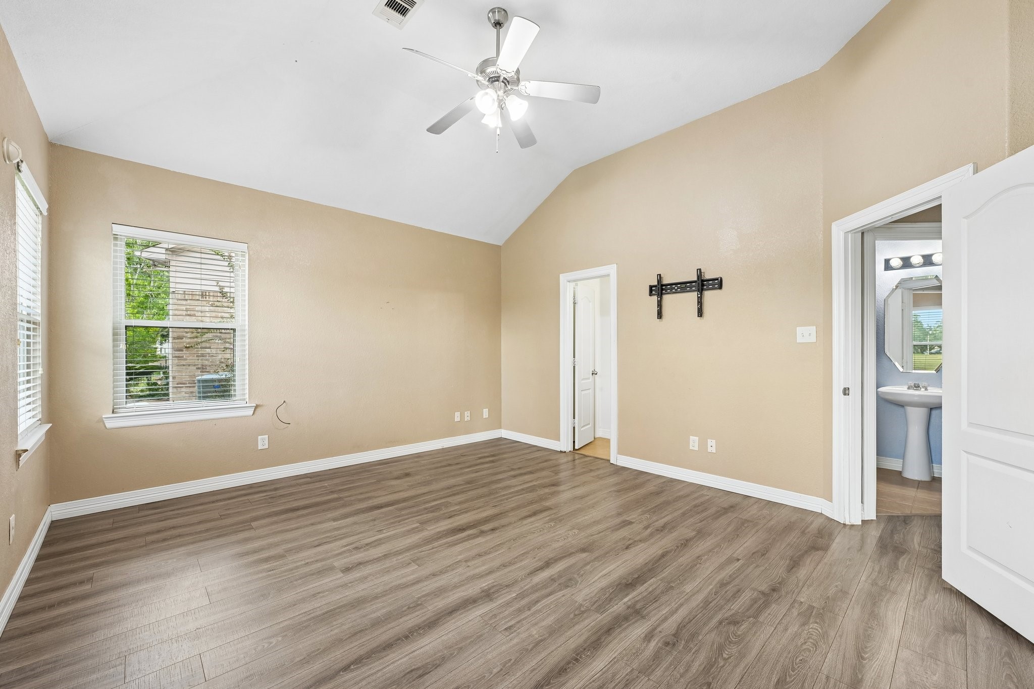 18654 Walden Glen Circle Property Photo 20