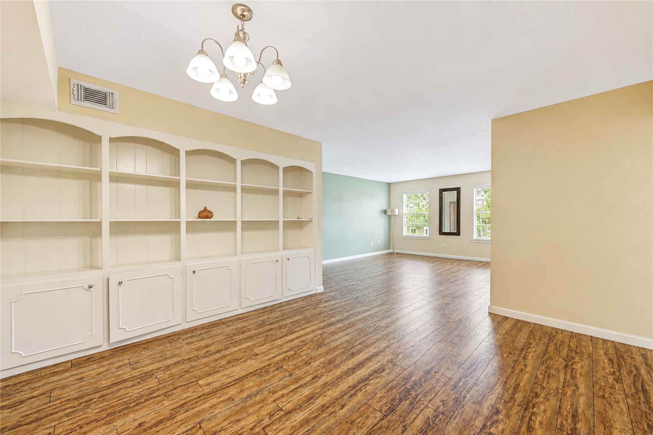 361 N Post Oak Lane 241 Property Photo 4
