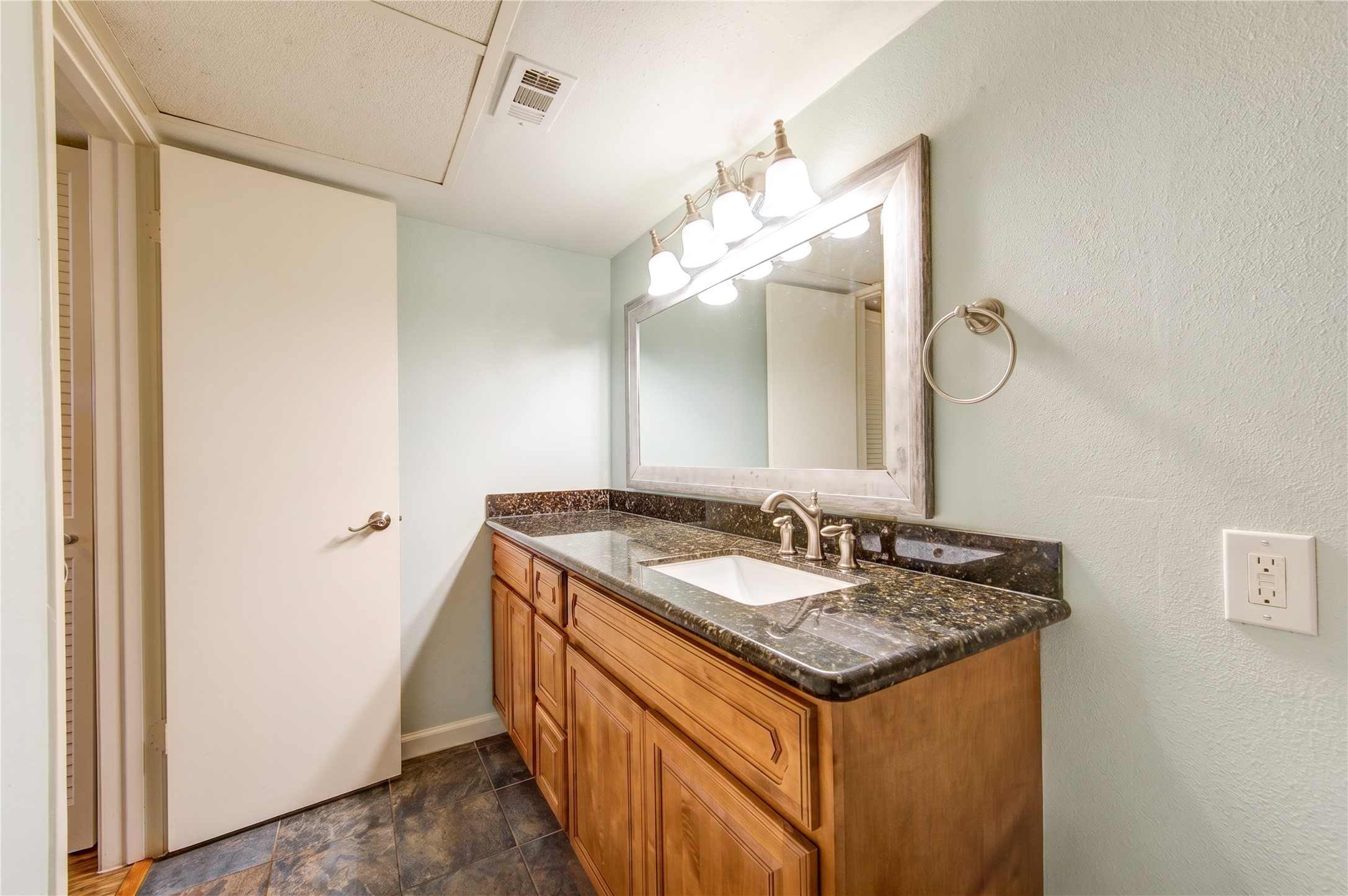 361 N Post Oak Lane 241 Property Photo 13