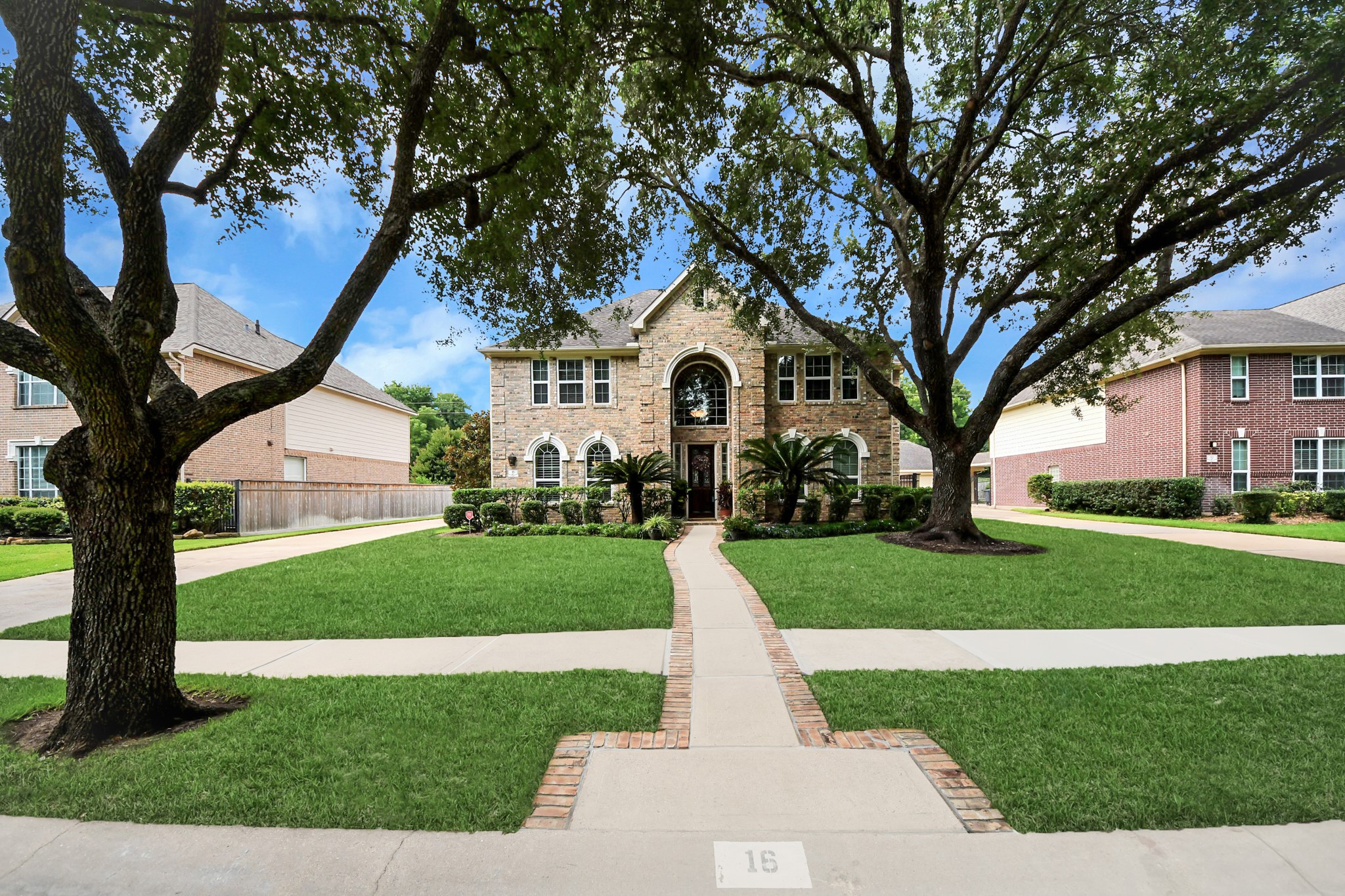 16 Twin Valley Drive Property Photo