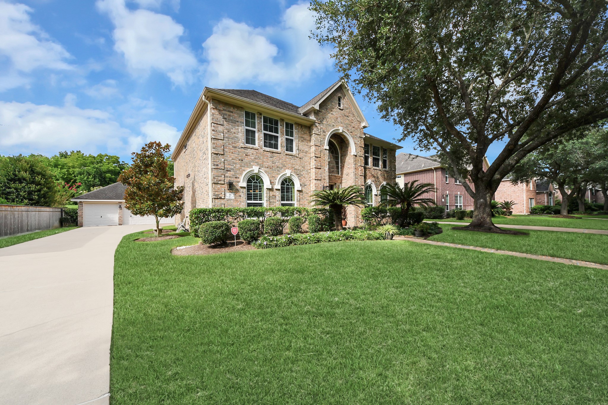 16 Twin Valley Drive Property Photo 3