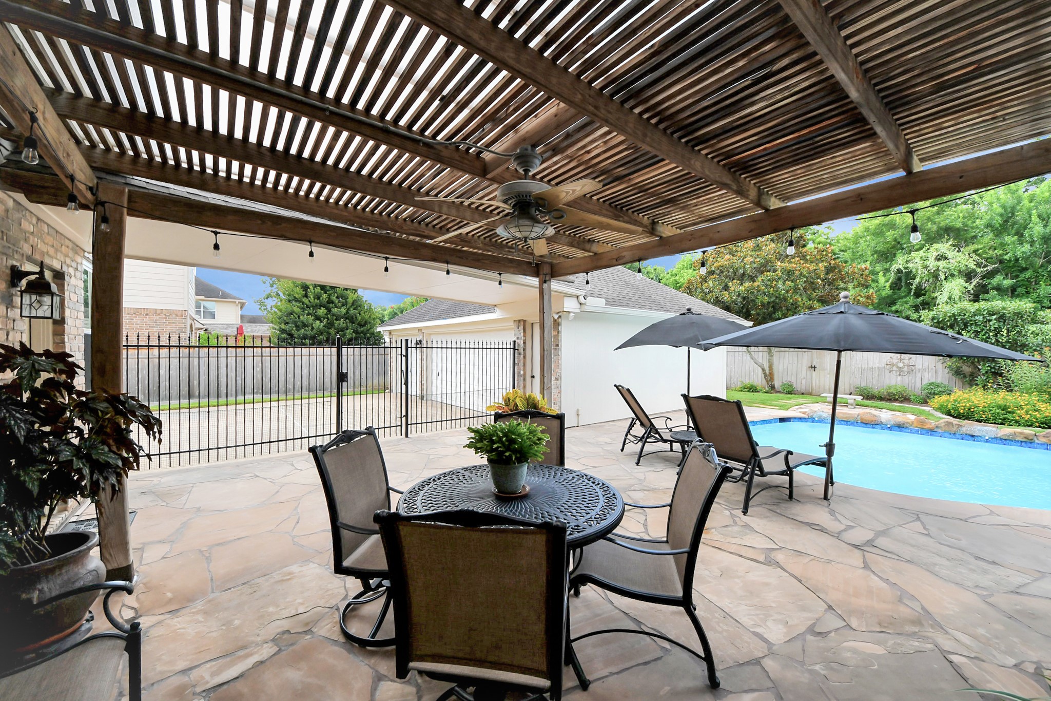 16 Twin Valley Drive Property Photo 11