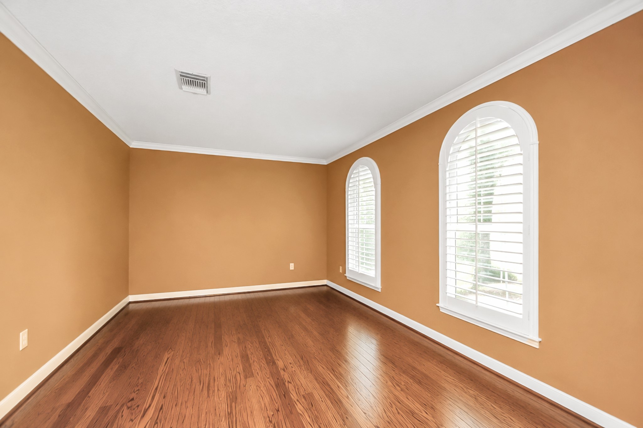 16 Twin Valley Drive Property Photo 18