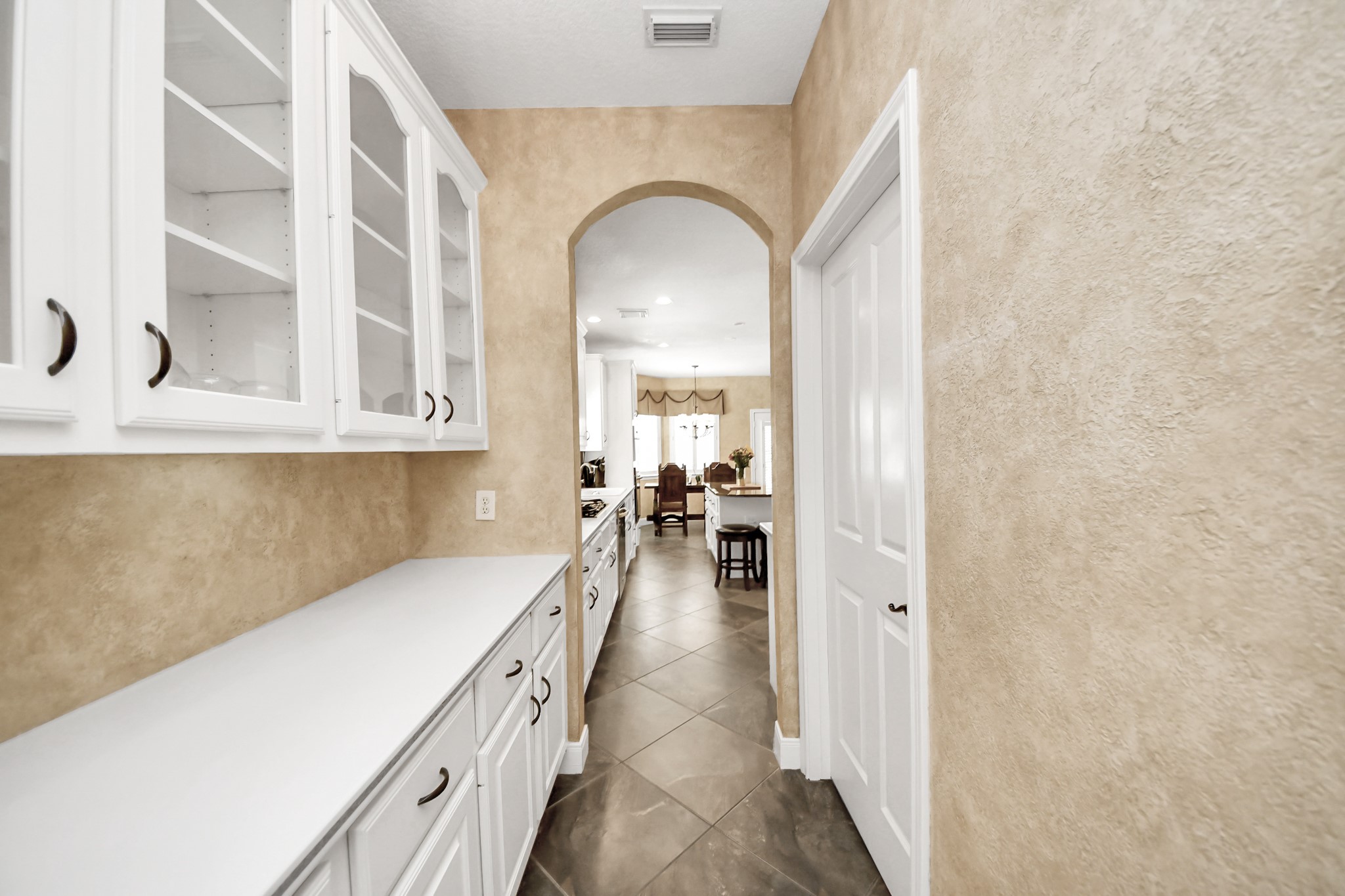 16 Twin Valley Drive Property Photo 25
