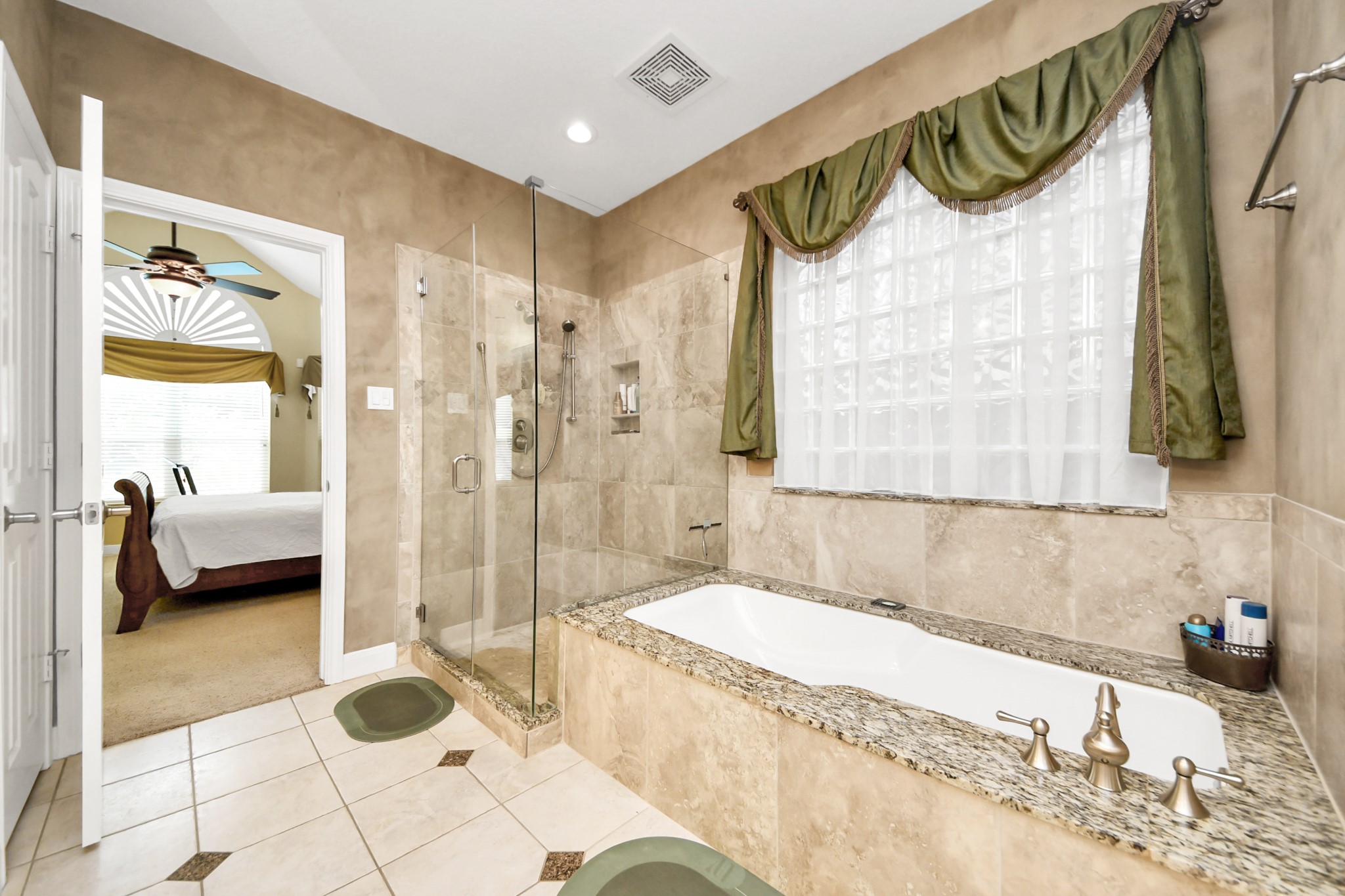 16 Twin Valley Drive Property Photo 31