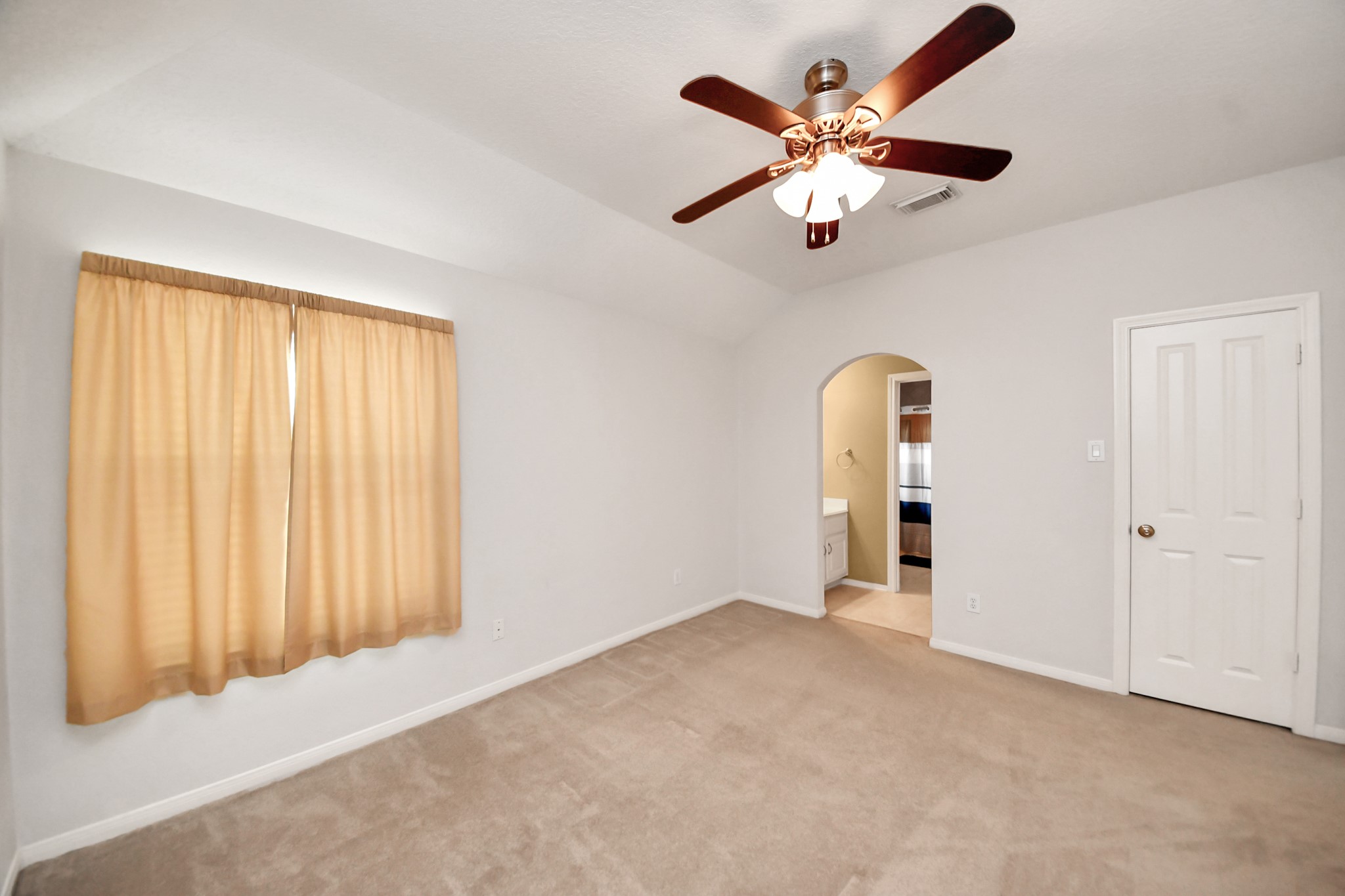 16 Twin Valley Drive Property Photo 36
