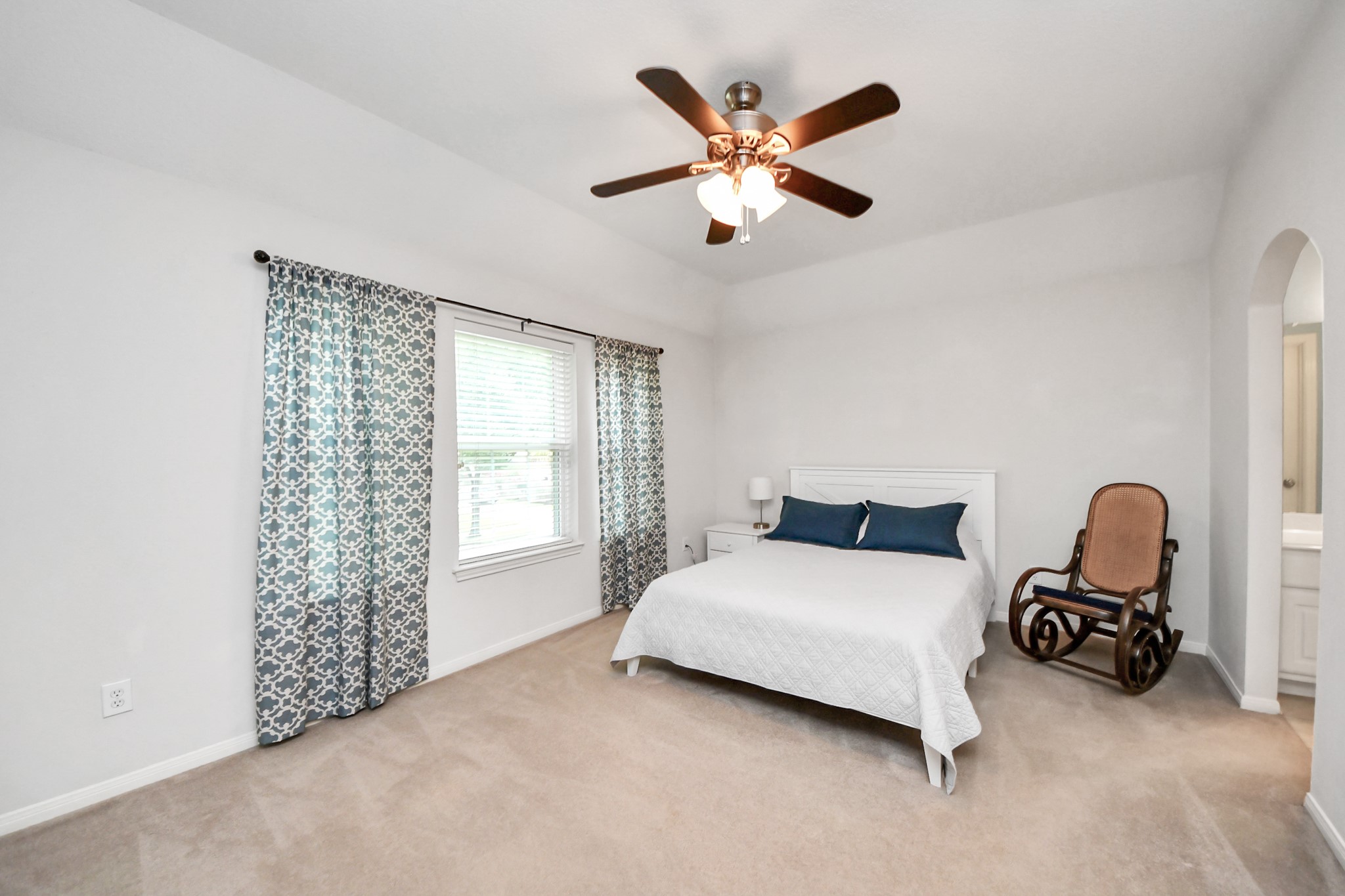16 Twin Valley Drive Property Photo 37